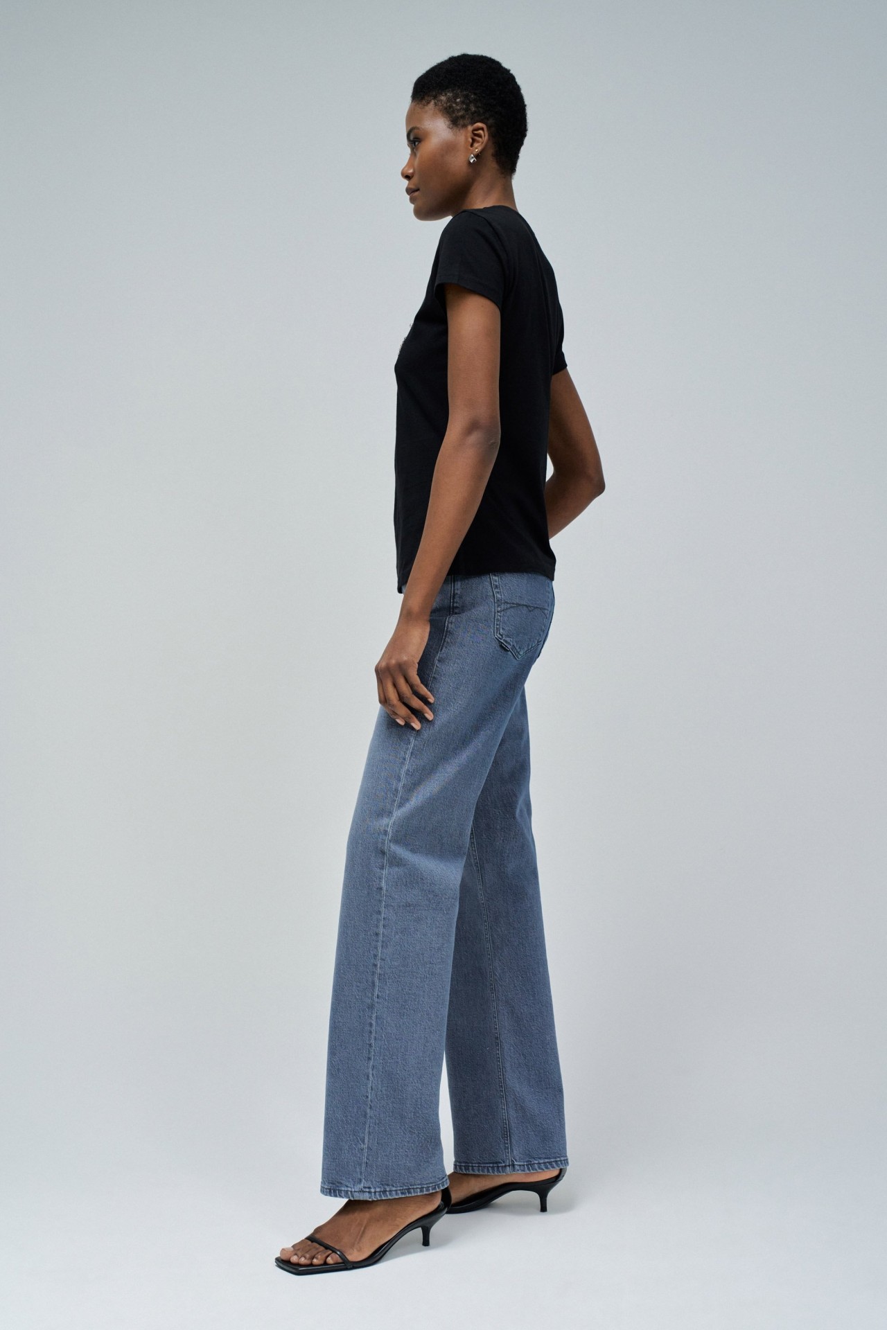 CAMISETA CON BRANDING