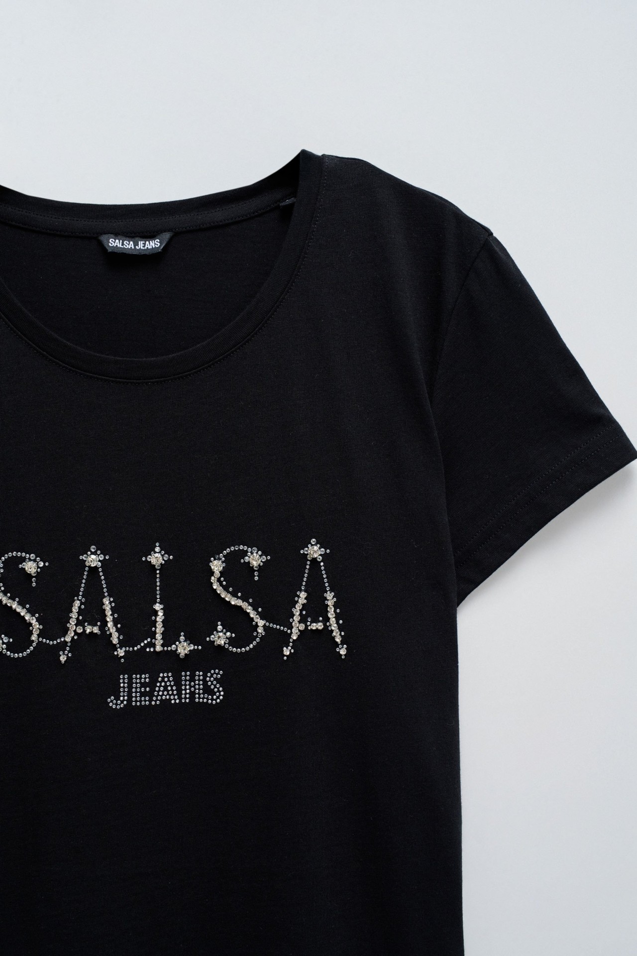 CAMISETA CON BRANDING