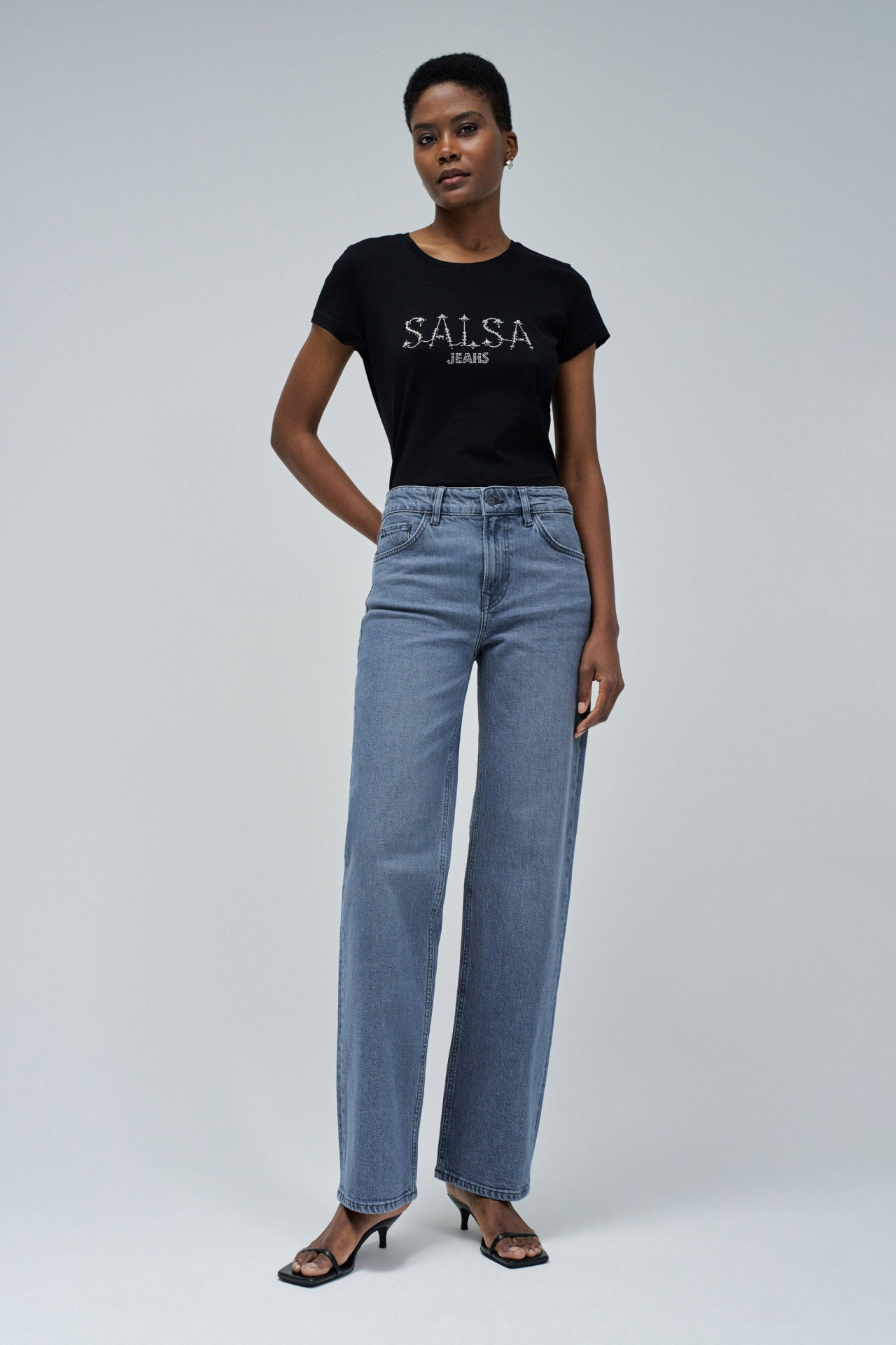 CAMISETA CON BRANDING