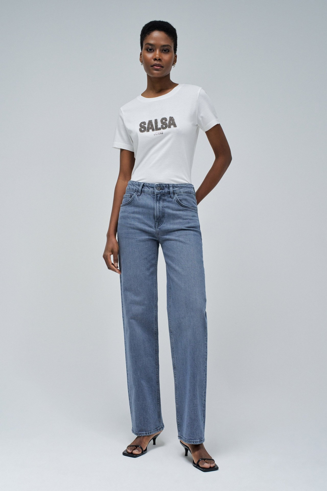 T-SHIRT WITH BRANDING