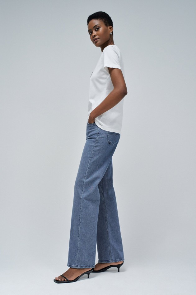 CAMISETA CON BRANDING