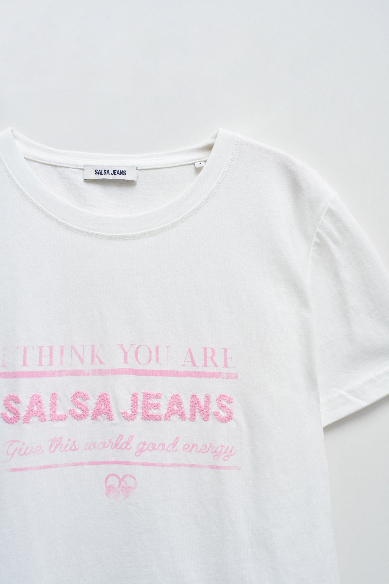 CAMISETA CON ESTAMPADO