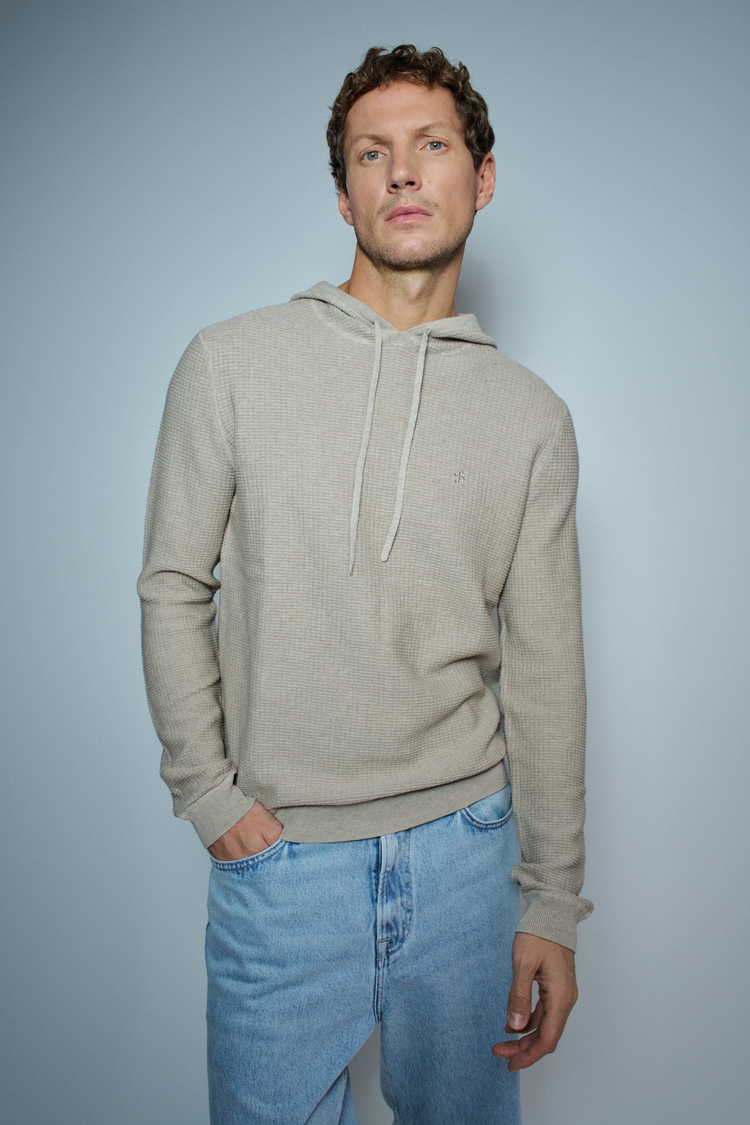 SWEAT À CAPUCHE AVEC EFFET TEXTURÉ