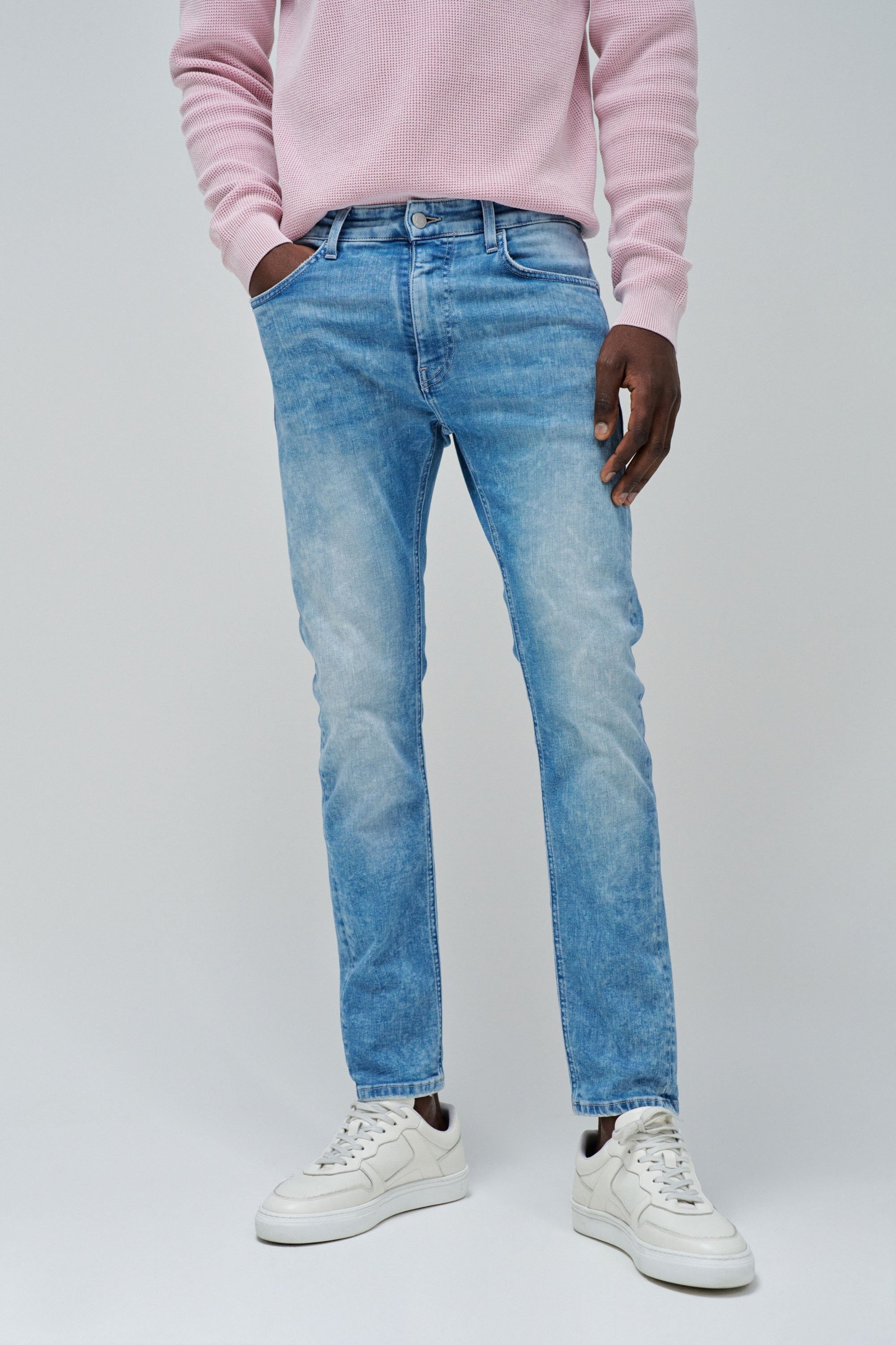 SKINNY FIT JEANS
