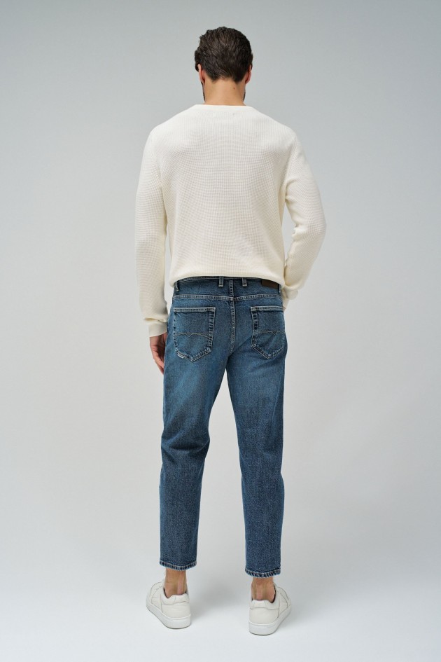 TAPERED FIT JEANS