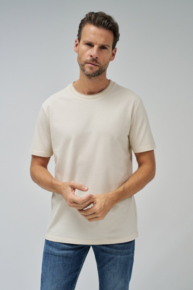 T-SHIRT MIT TEXTUR