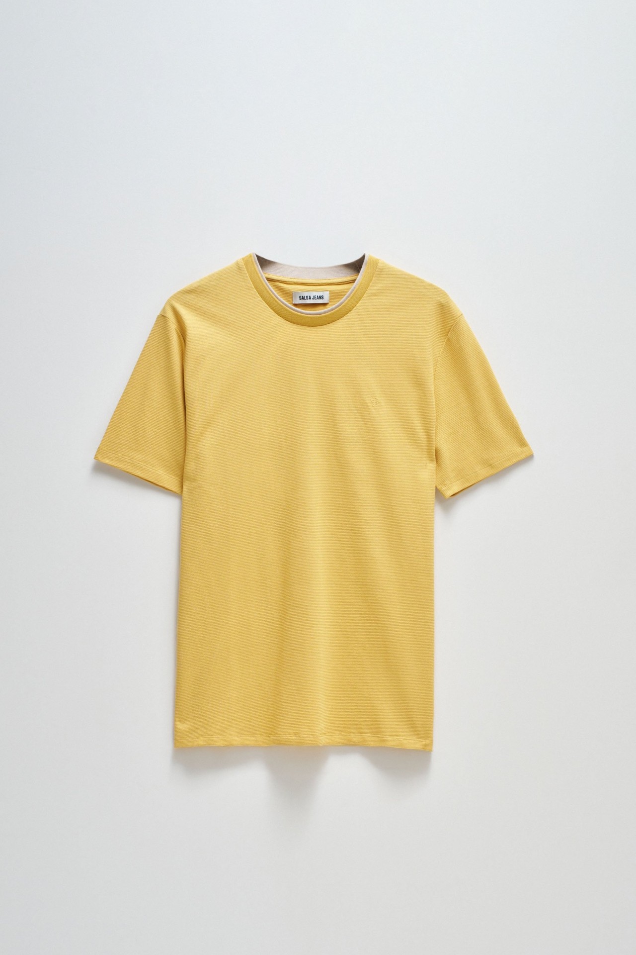 CAMISETA CON TEXTURA