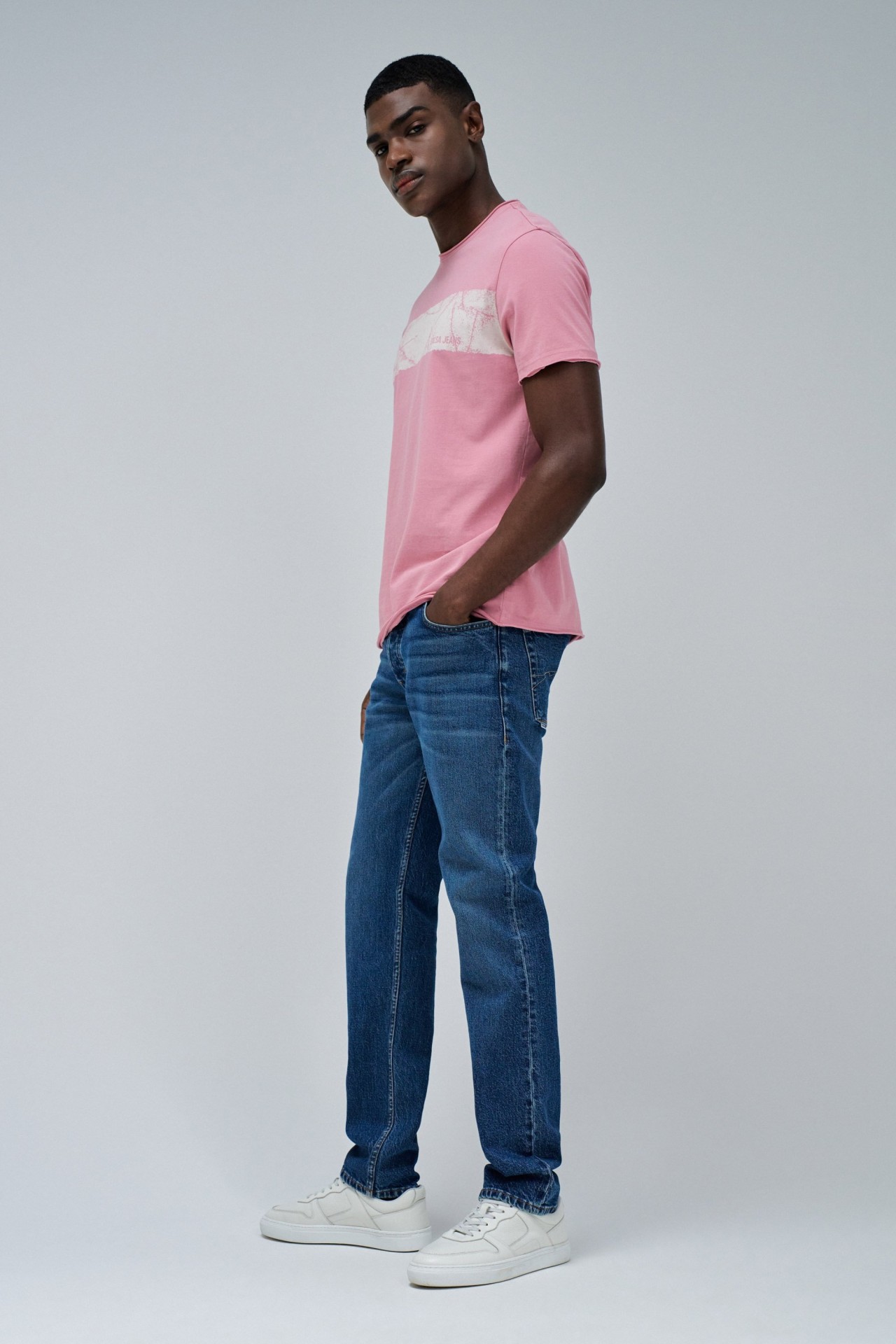CAMISETA CON ESTAMPADO