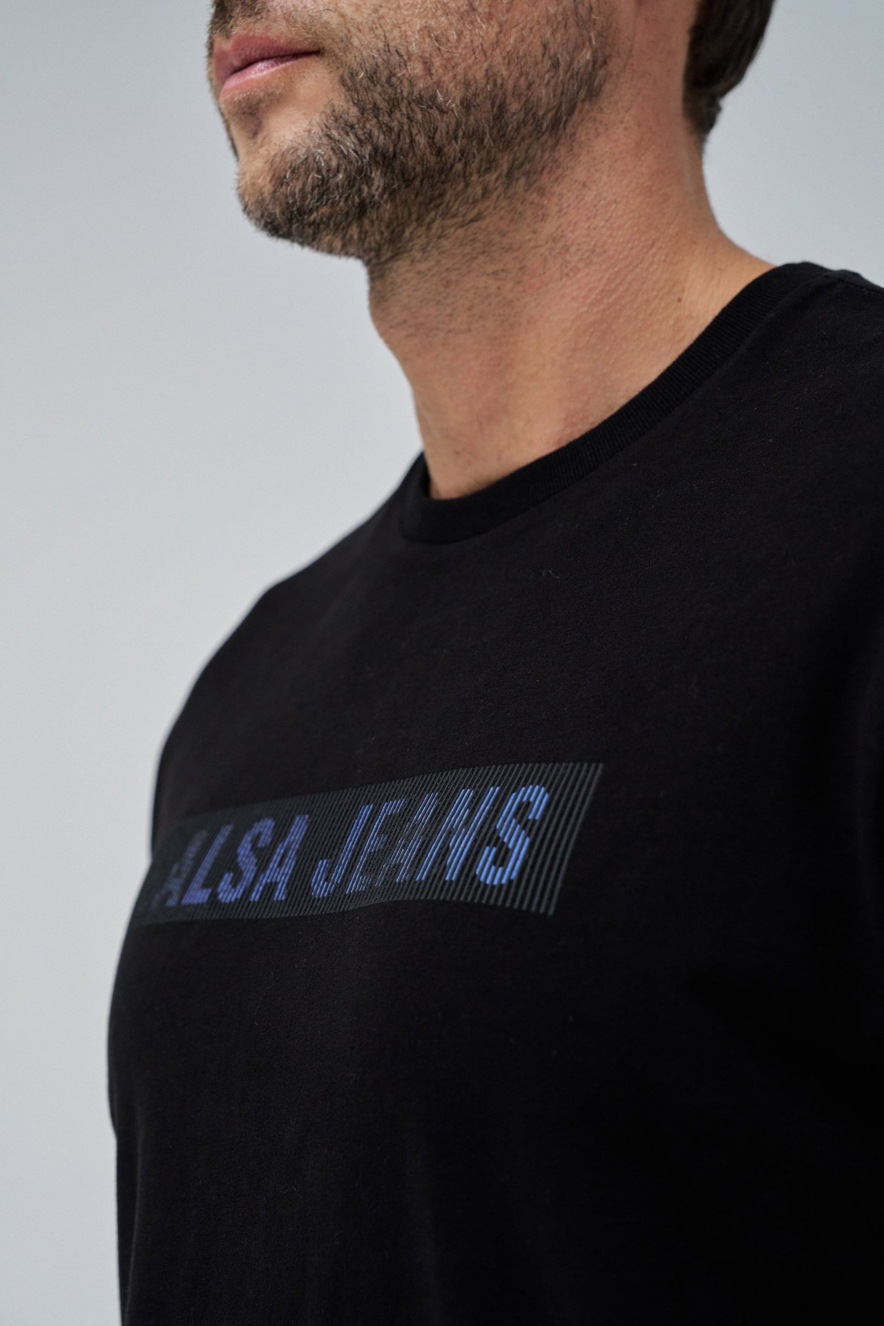 T-SHIRT WITH BRANDING