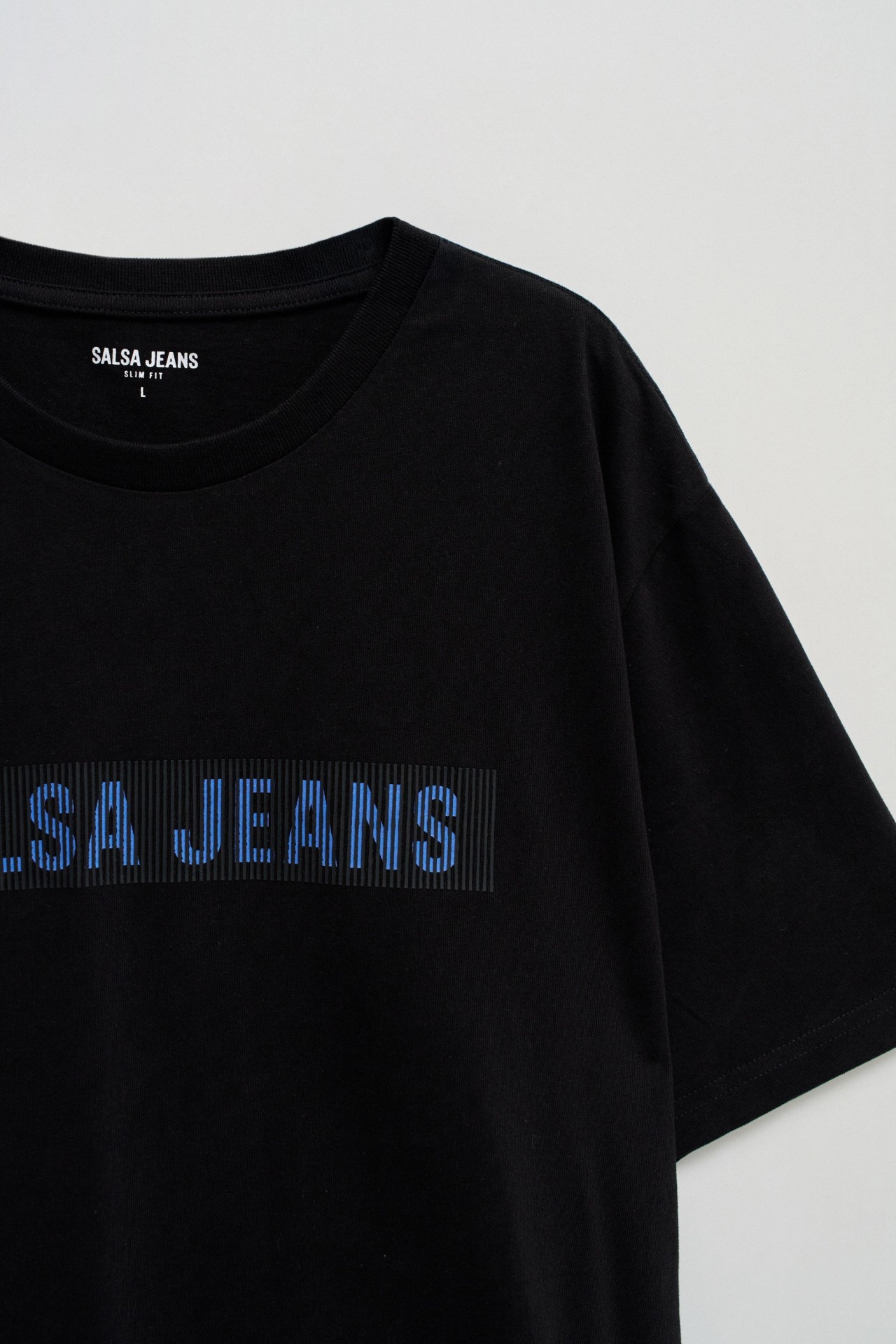 T-SHIRT WITH BRANDING