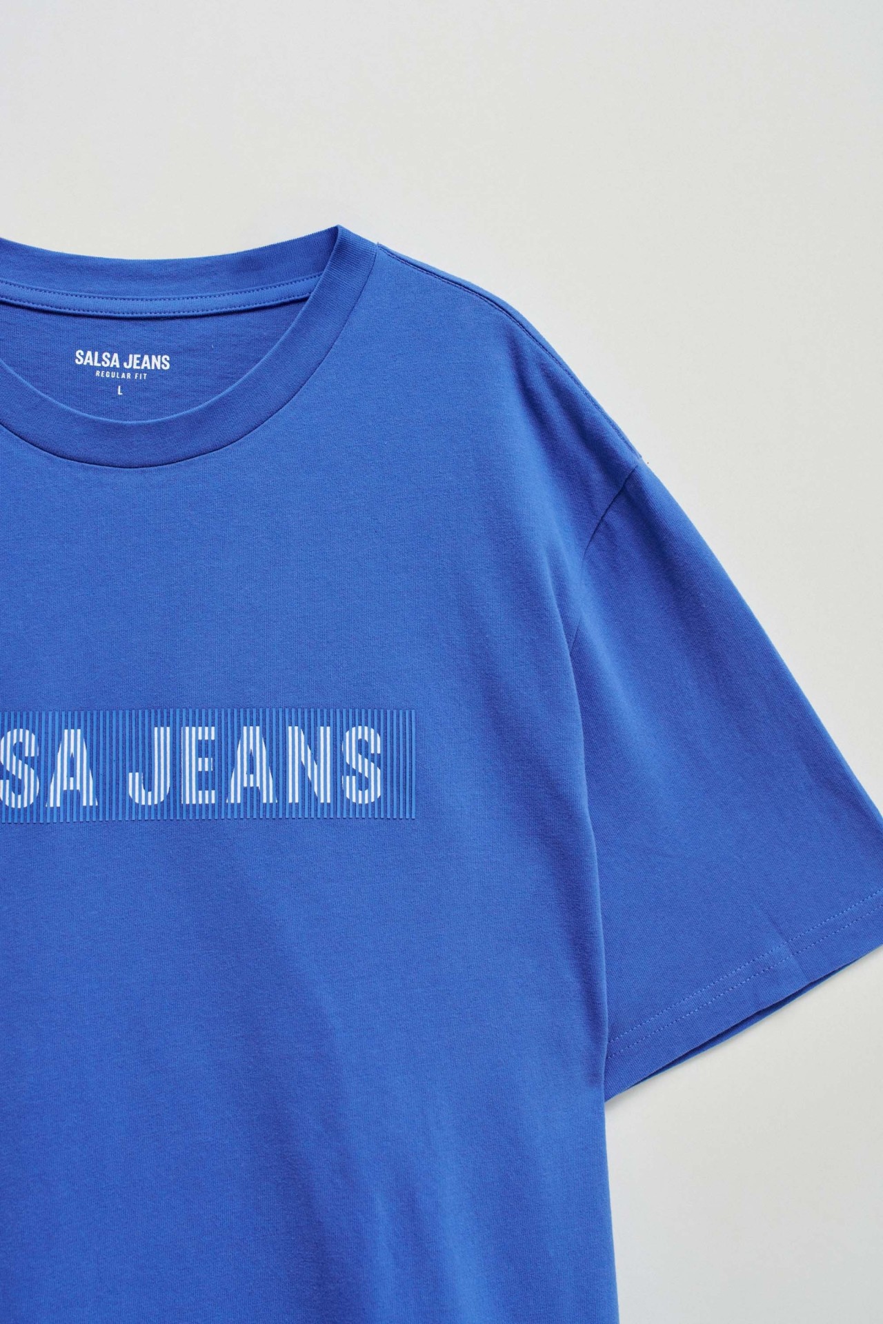 T-SHIRT WITH BRANDING