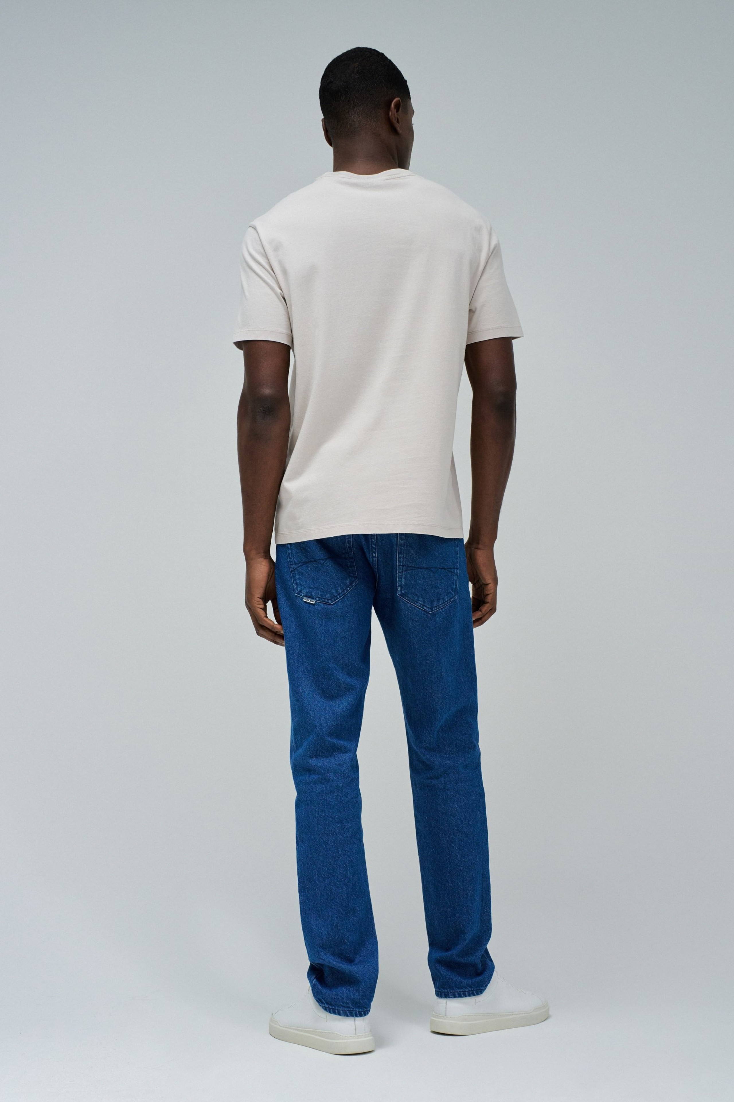 T-SHIRT MIT BRANDING