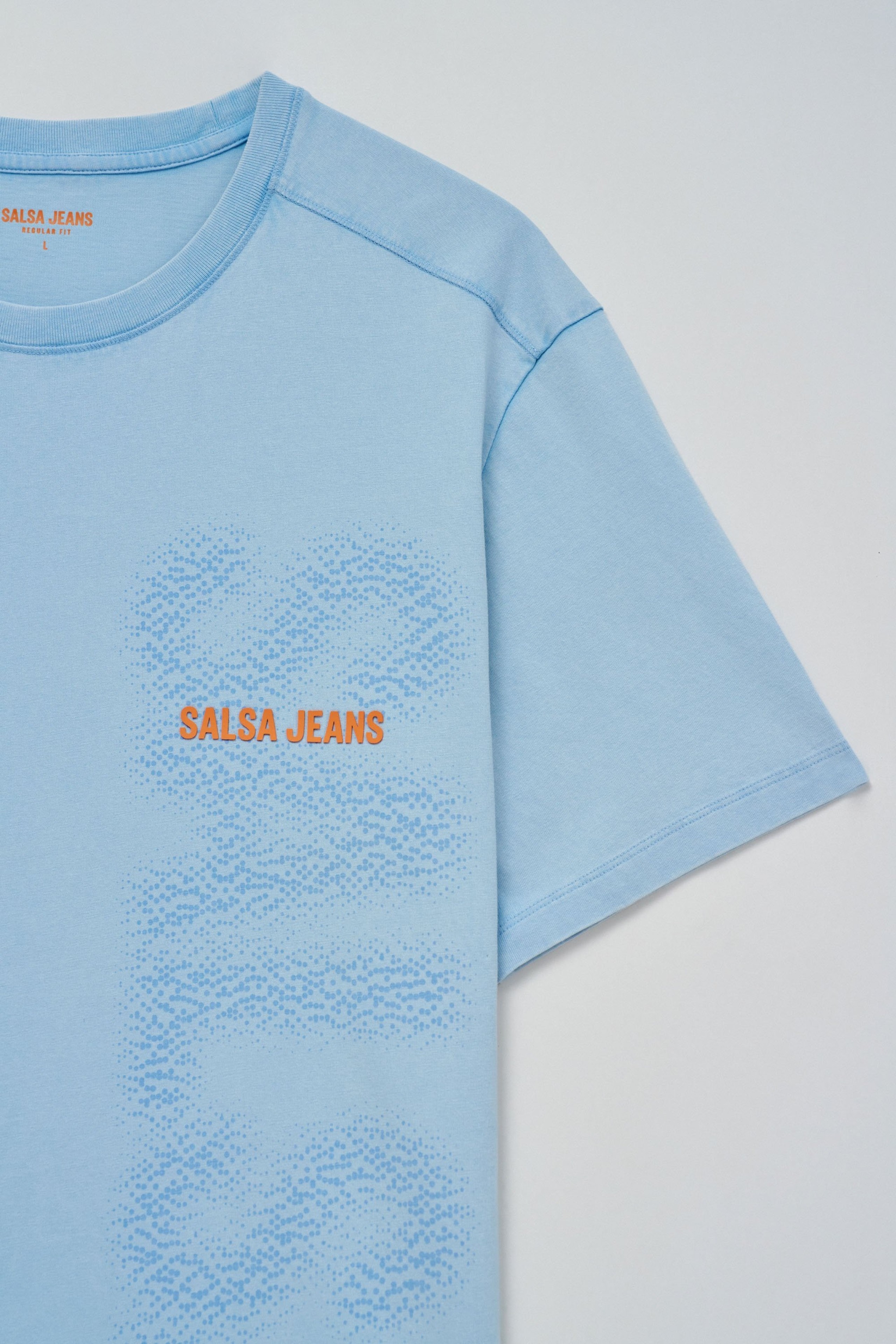 T-SHIRT MIT BRANDING