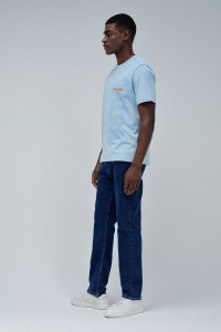 T-SHIRT AVEC LOGO