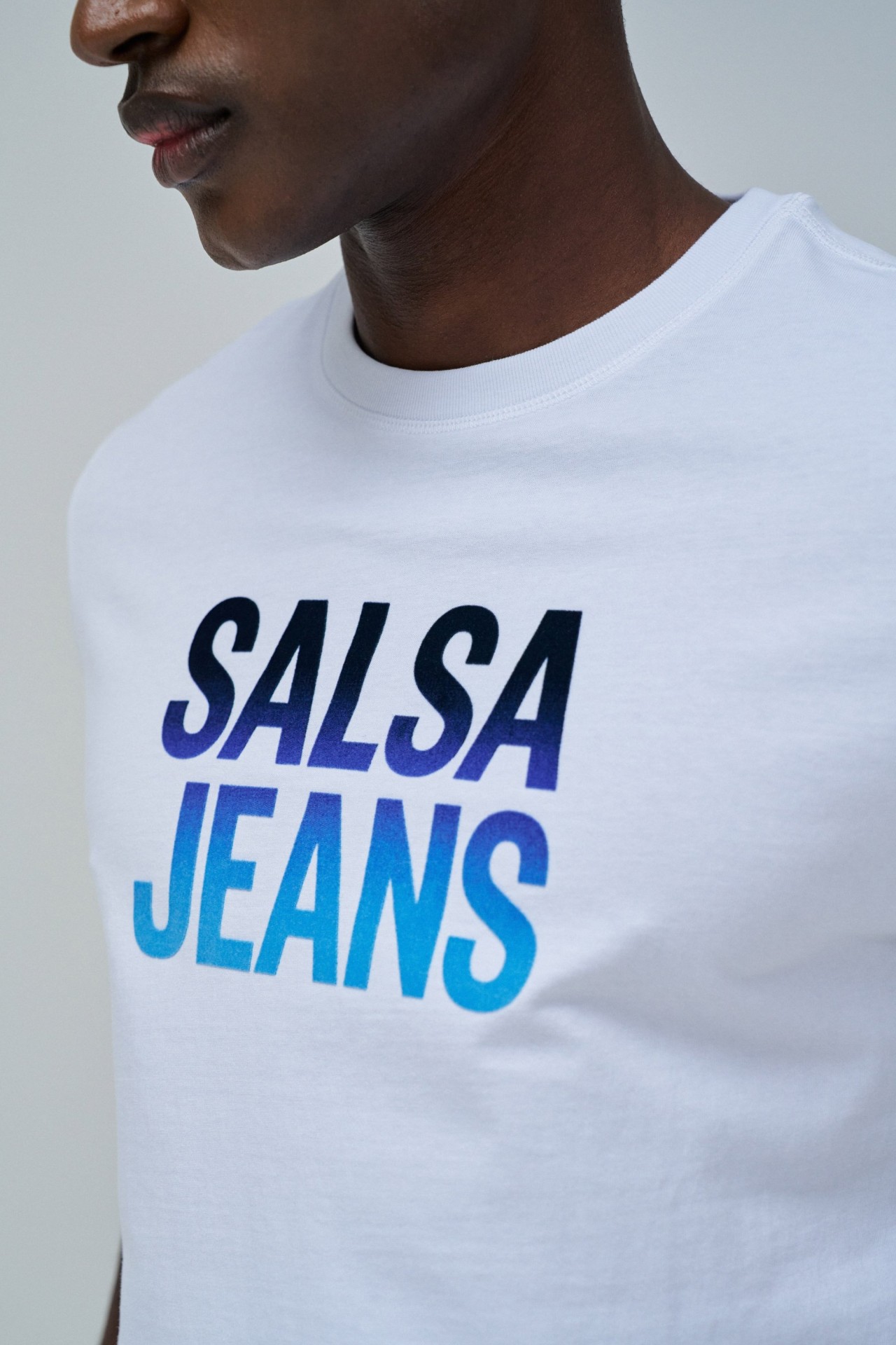 T-SHIRT WITH BRANDING