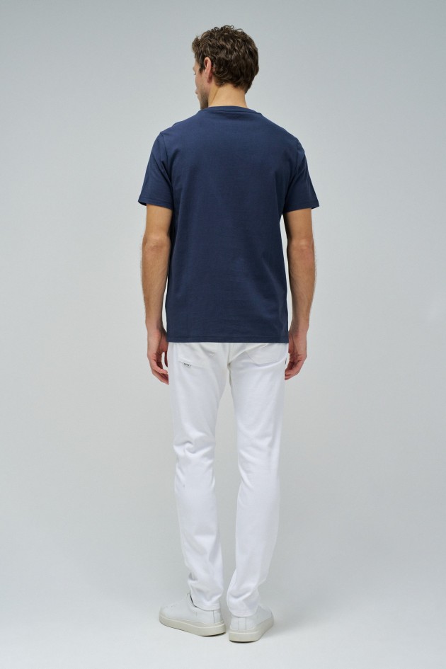 CAMISETA CON BRANDING