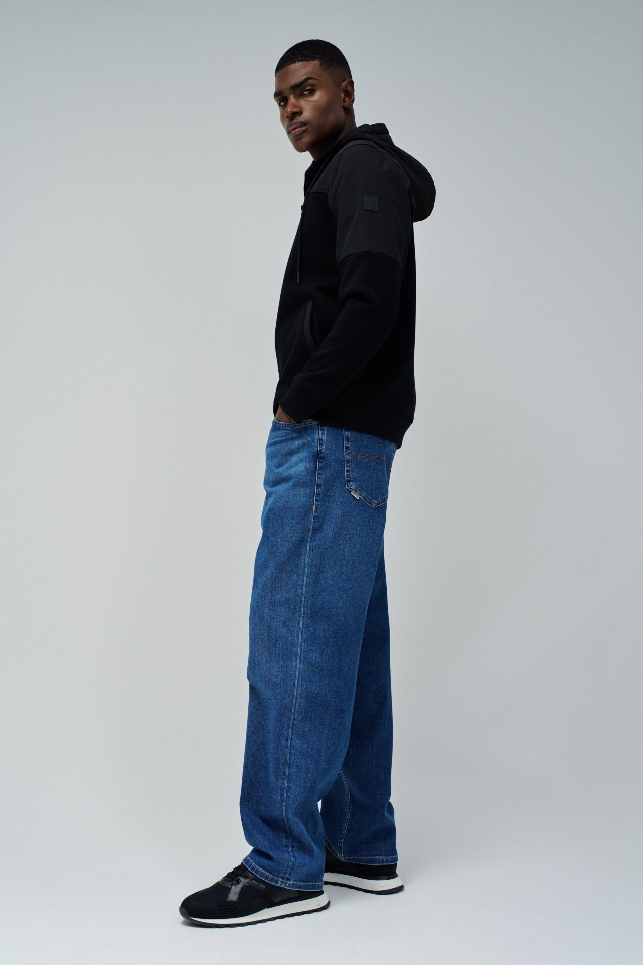 COAT WITH MIXED MATERIALS