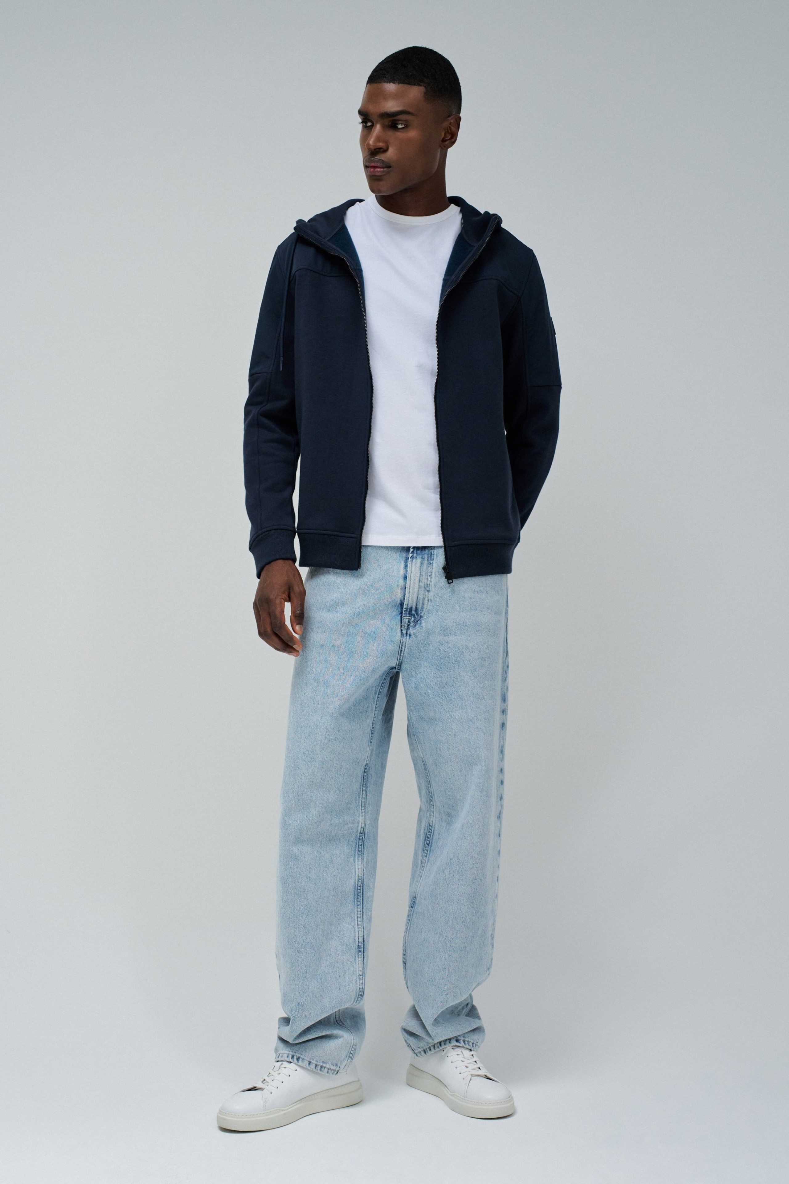 MANTEAU AVEC MÉLANGE DE MATÉRIAUX