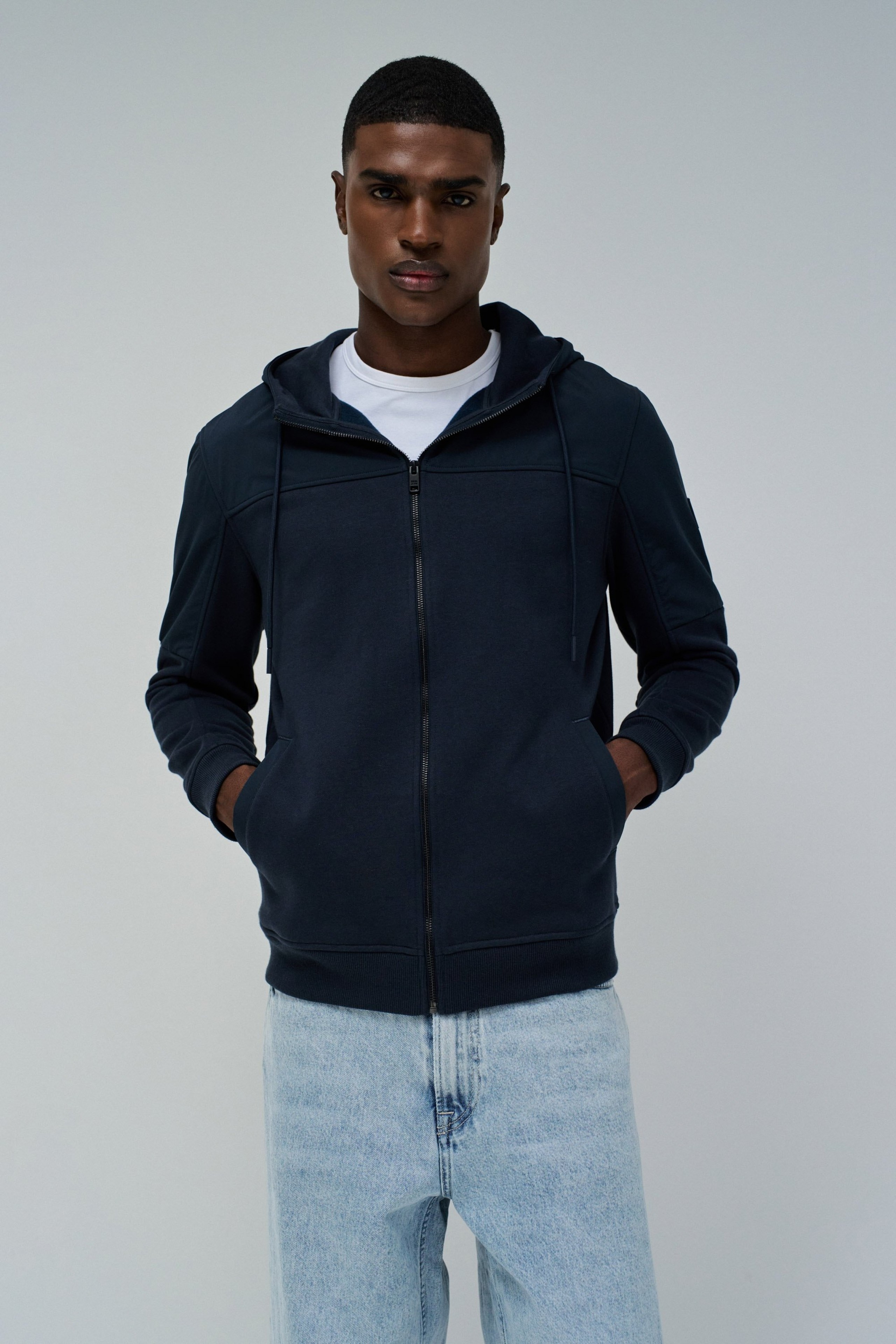 MANTEAU AVEC MÉLANGE DE MATÉRIAUX