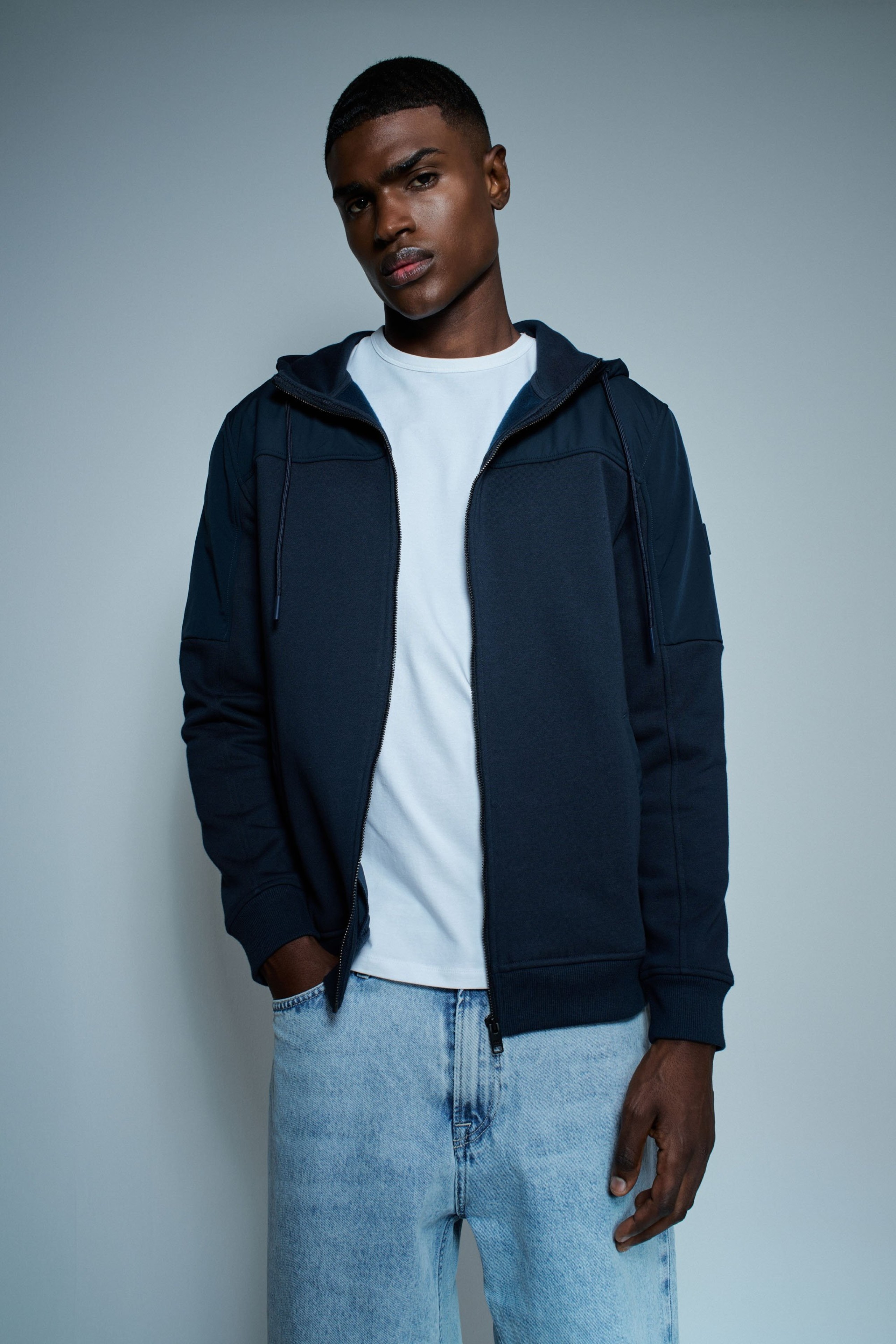 MANTEAU AVEC MÉLANGE DE MATÉRIAUX