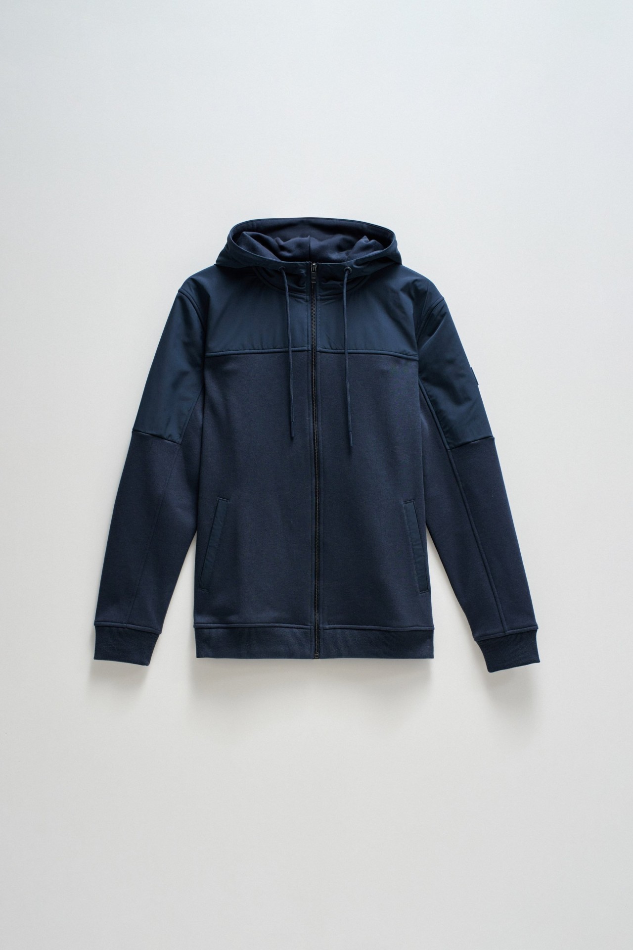 MANTEAU AVEC MÉLANGE DE MATÉRIAUX