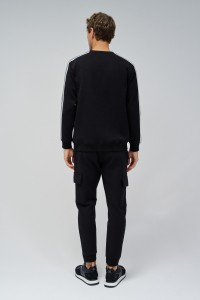 SWEATSHIRT COM RISCAS NAS MANGAS
