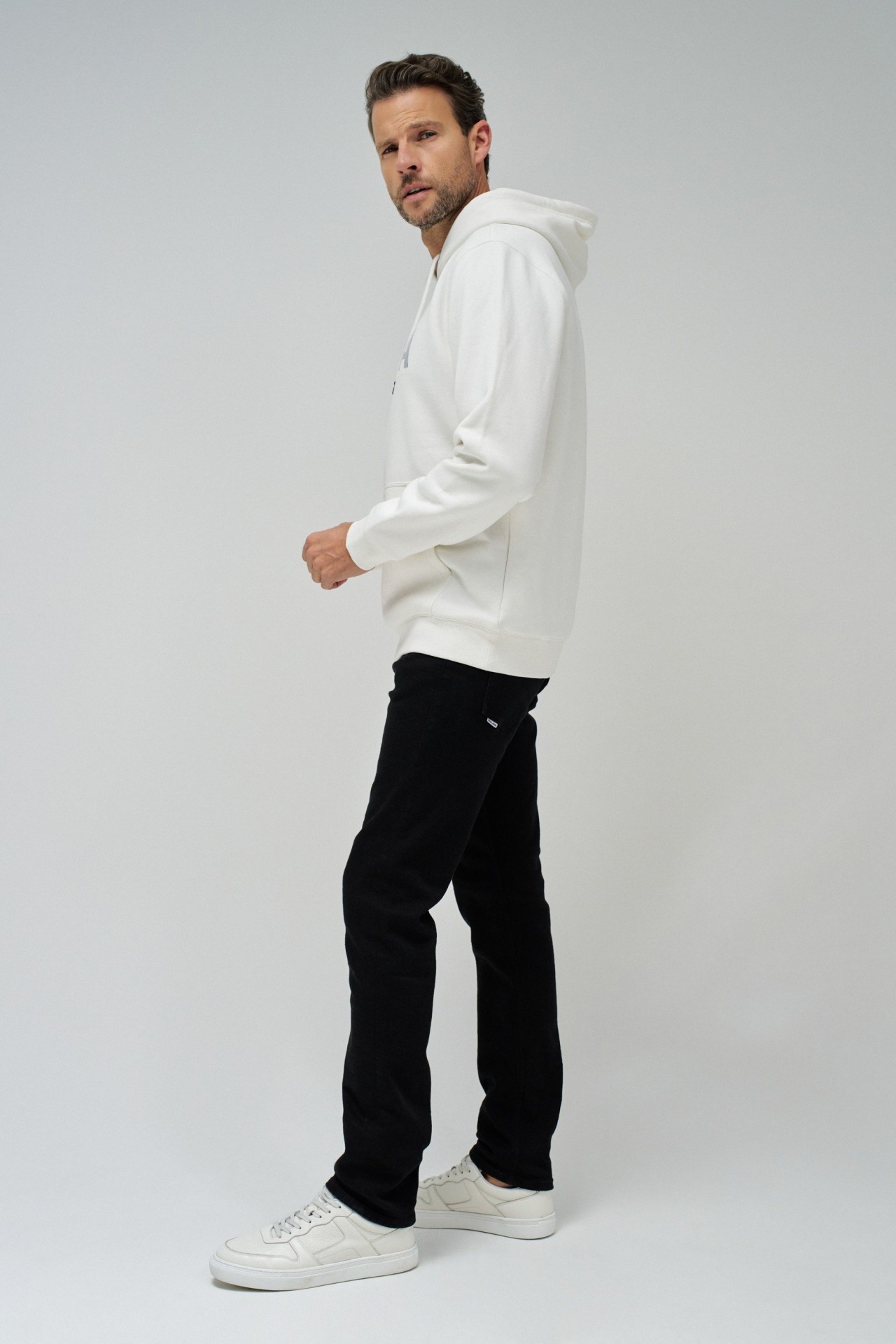 SWEAT  CAPUCHE AVEC LOGO