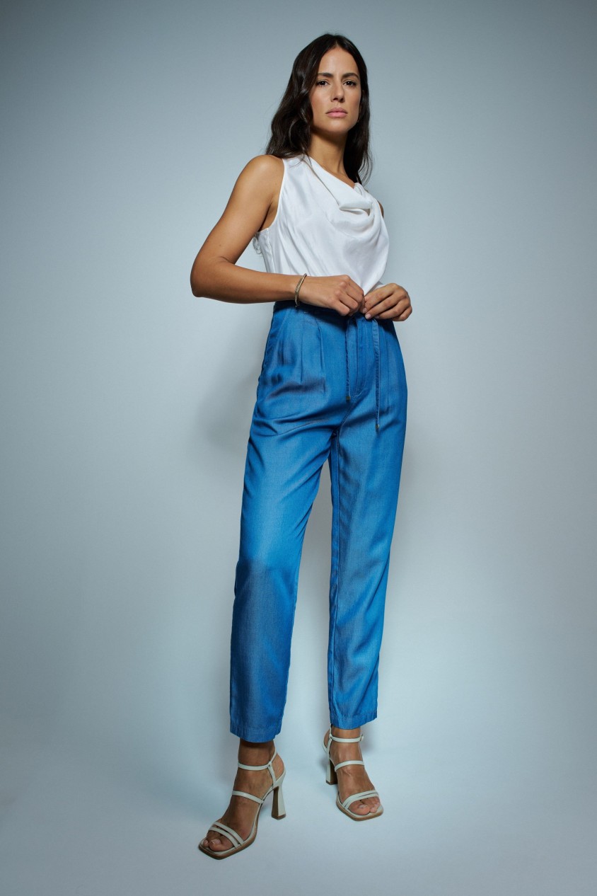 CALÇAS BAGGY CROPPED SLIM EM LIGHTDENIM