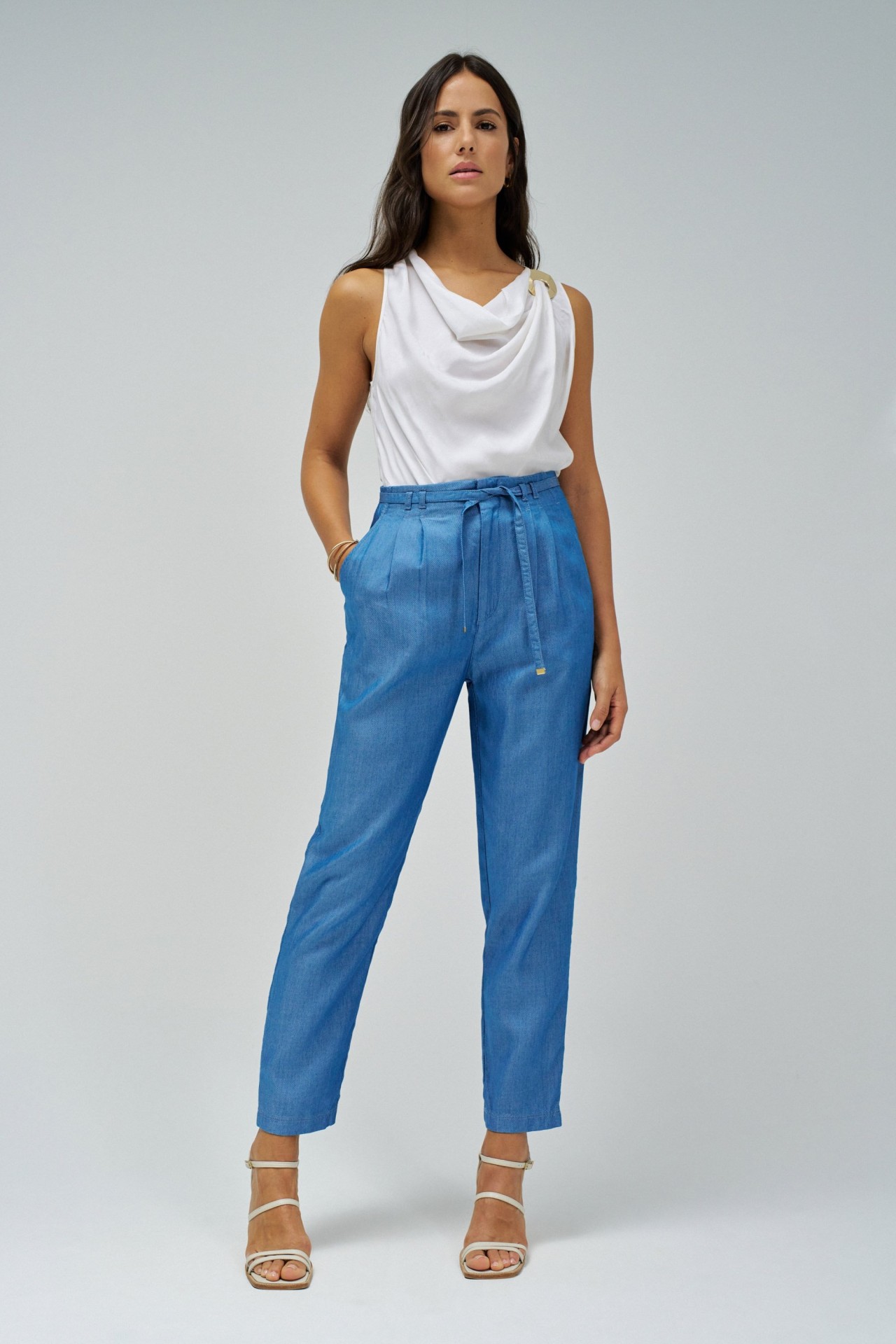 CROPPED BAGGY-HOSE, SLIM-SCHNITT, AUS LIGHTDENIM