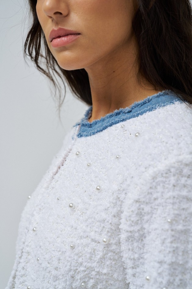 STRICKJACKE MIT PERLEN UND GLITZER