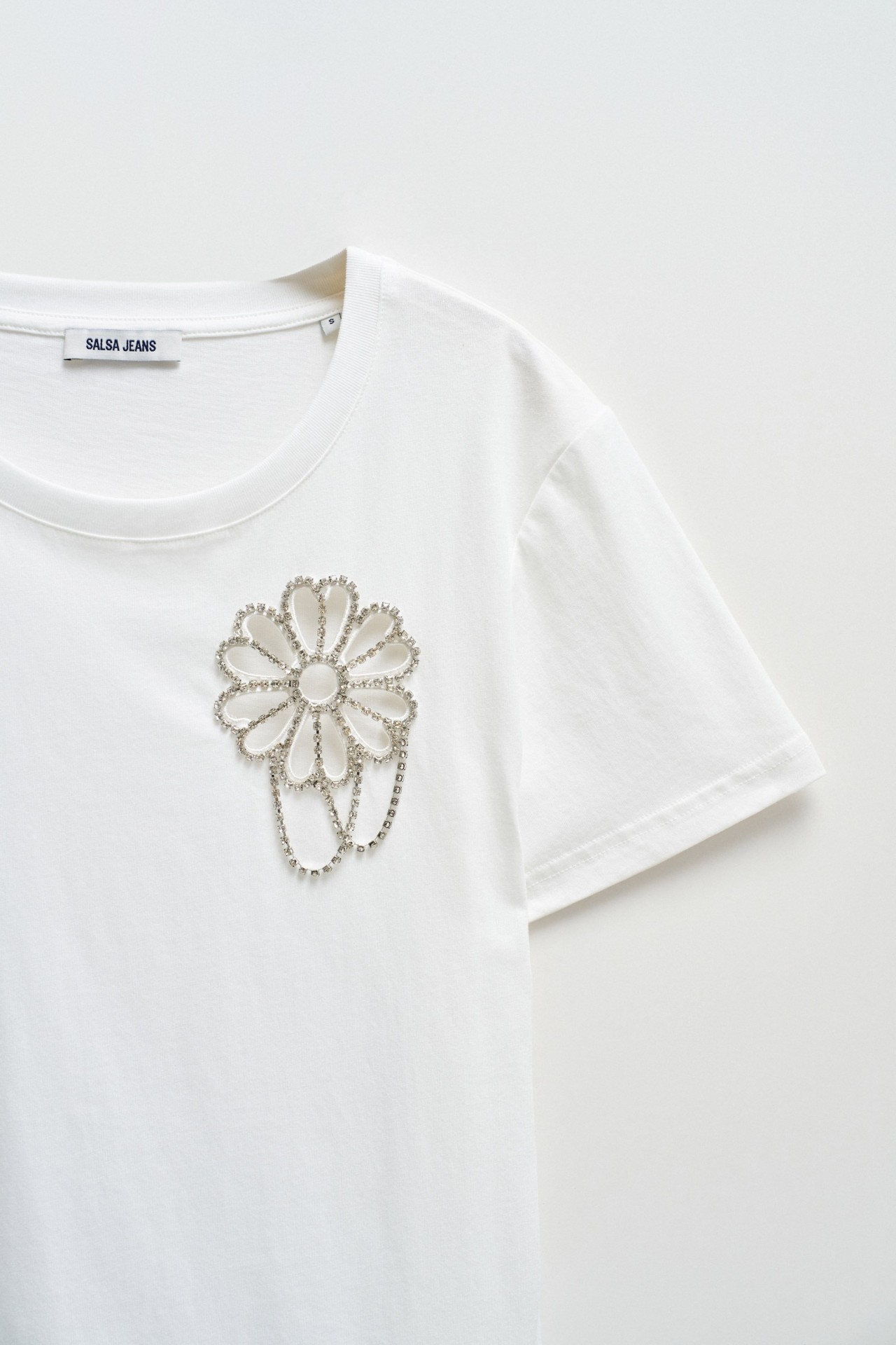 T-SHIRT WITH FLORAL CUTOUT