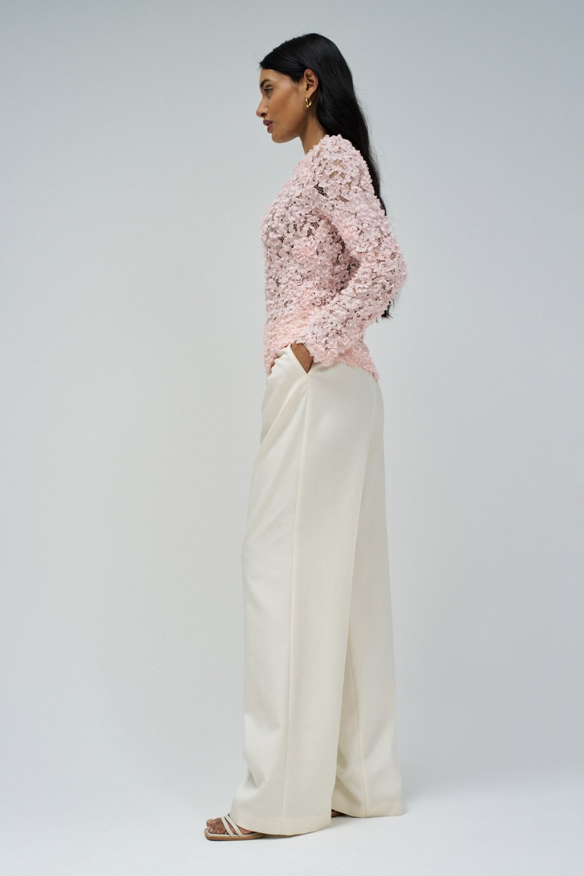 CAMISOLA TEXTURADA COM FLORES