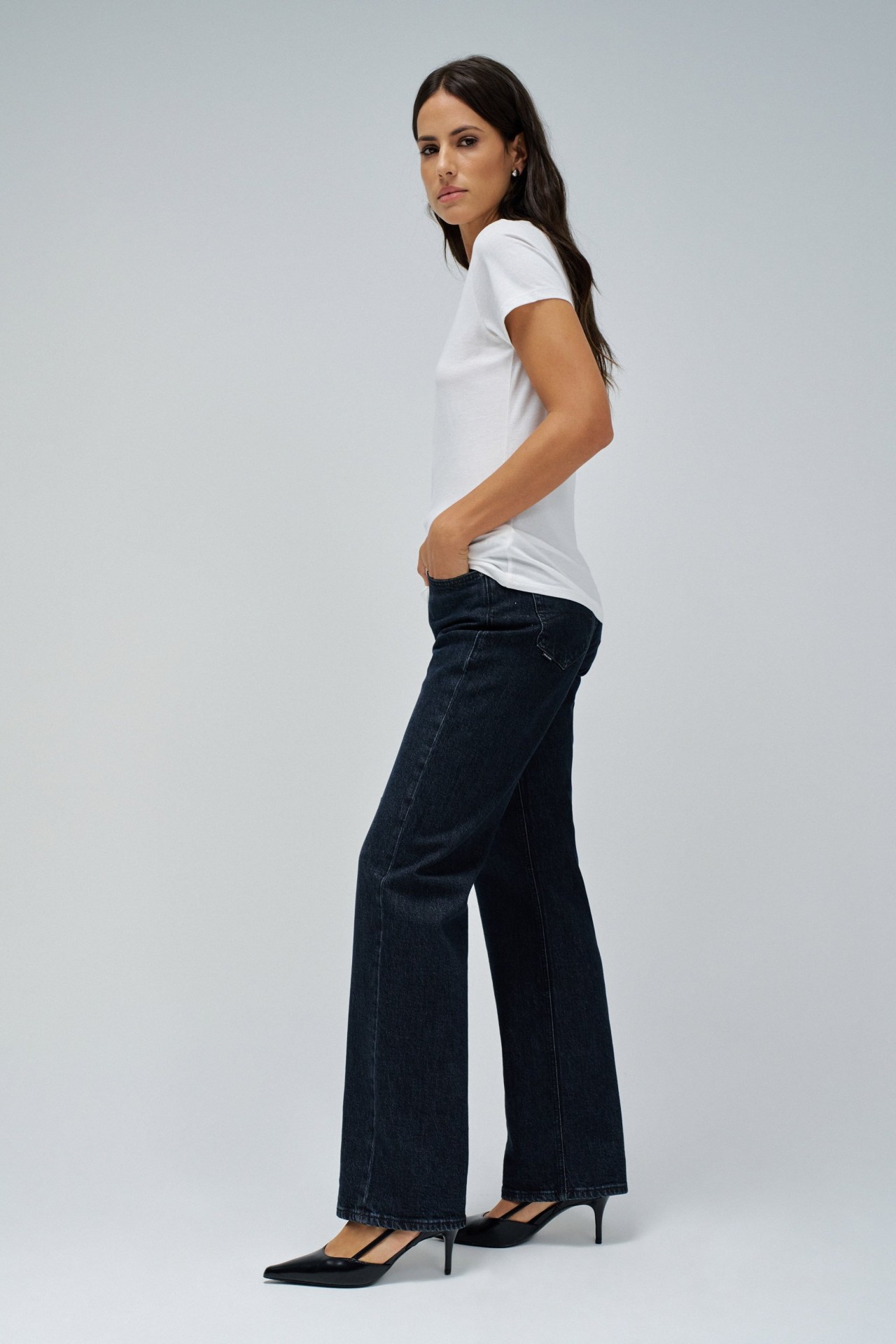 CAMISETA CON APLICACIONES BRILLANTES