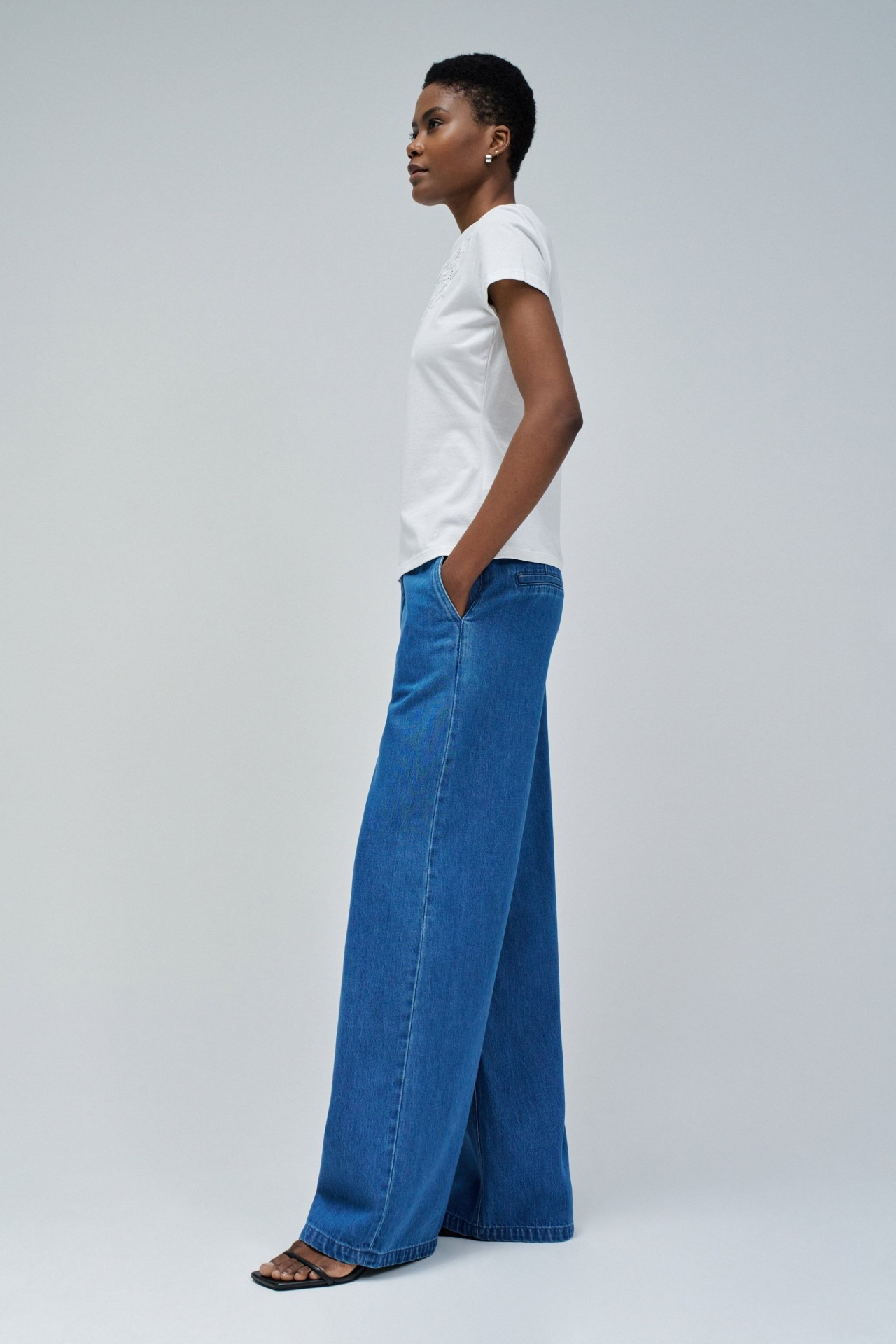 CAMISETA CON BORDADO