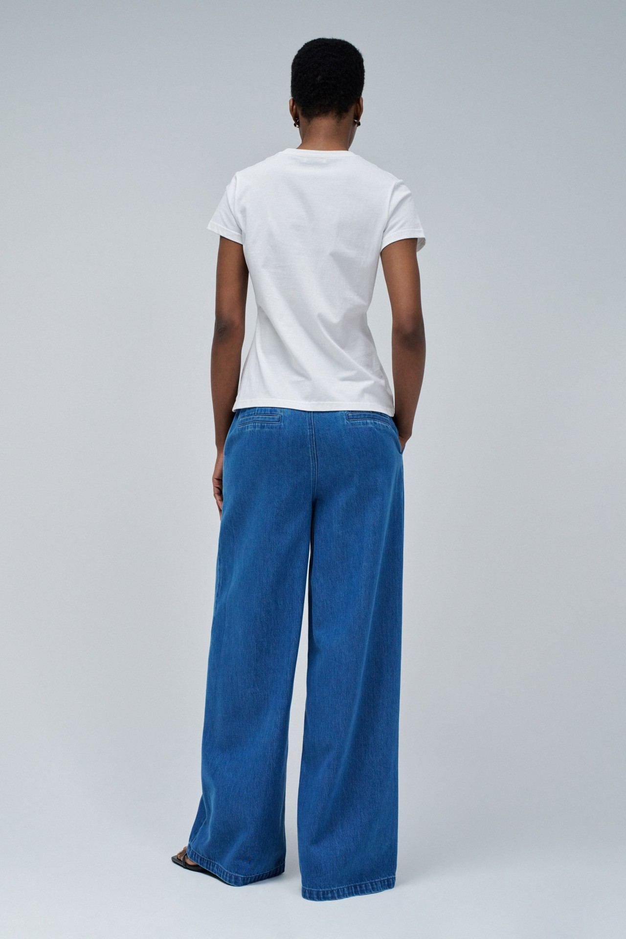 CAMISETA CON BORDADO