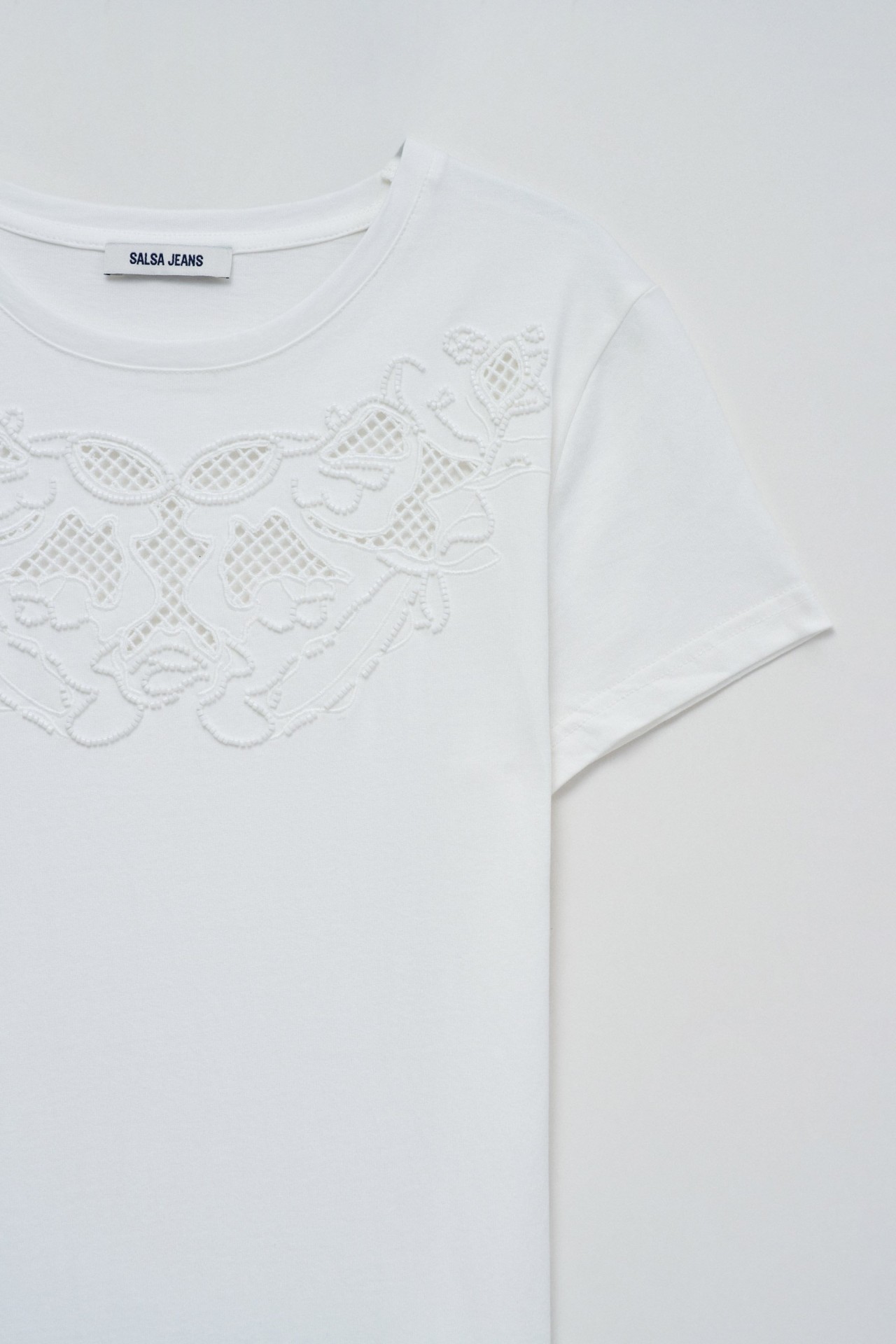 T-SHIRT AVEC BRODERIE