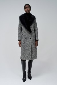 WOOLLEN COAT WITH FUR COLLAR