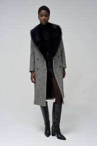 WOOLLEN COAT WITH FUR COLLAR