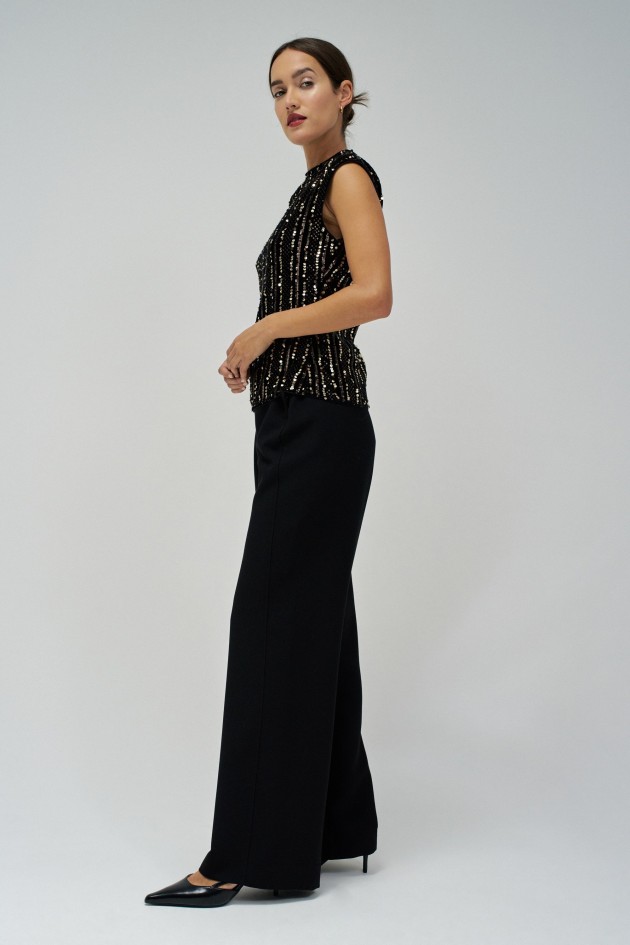 TOP DE TERCIOPELO CON LENTEJUELAS DORADAS