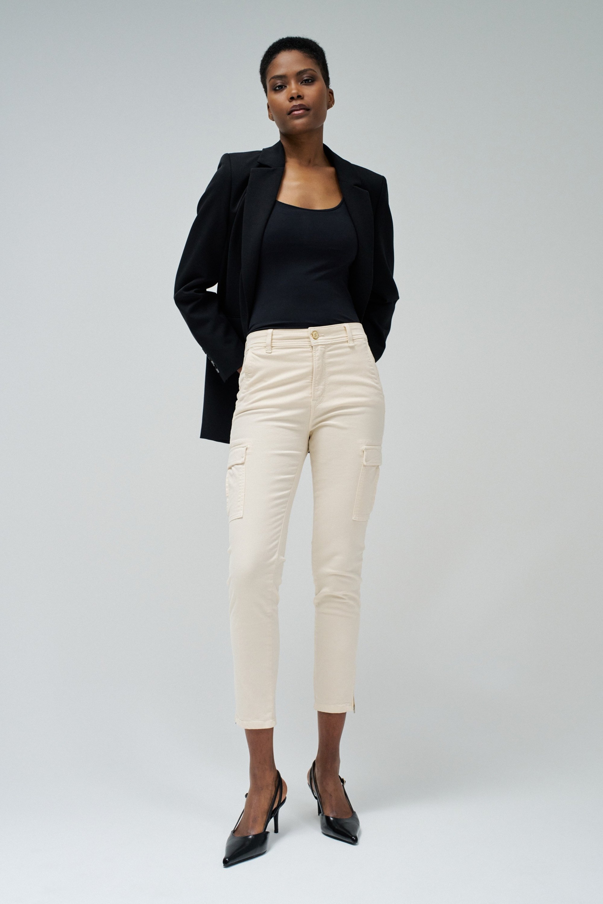 FAITH PUSH IN CROPPED SKINNY CARGO STYLE JEANS