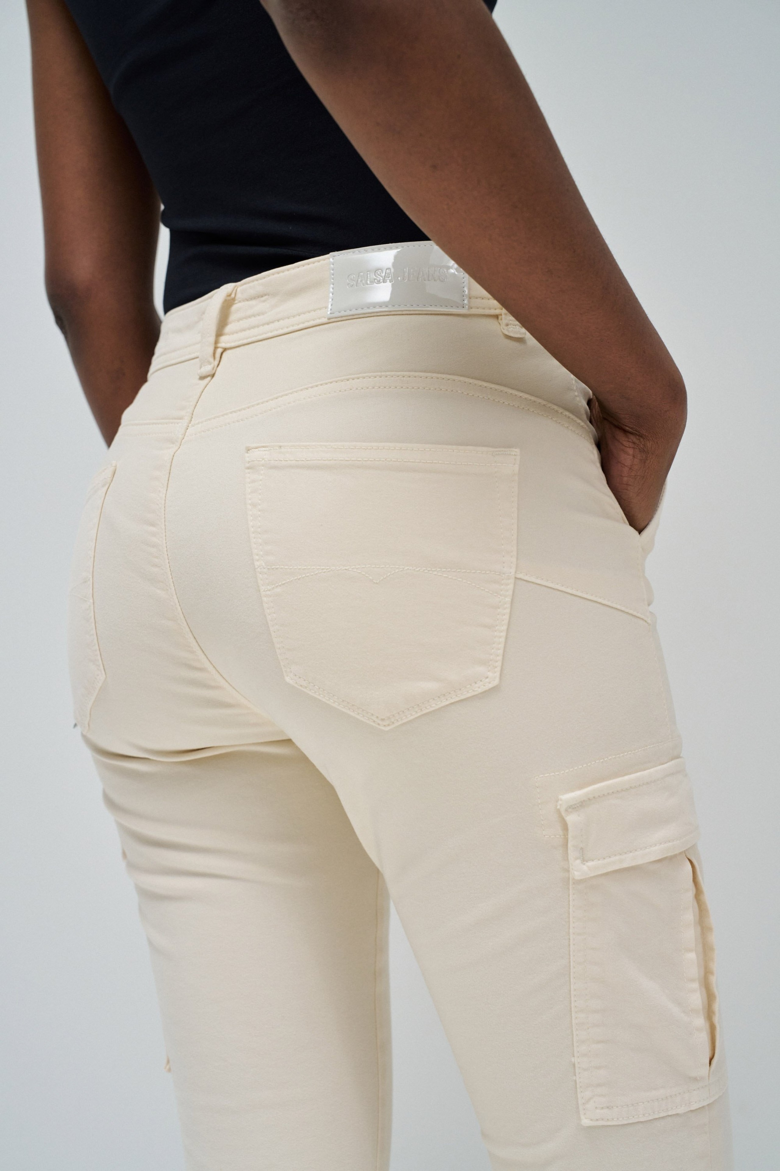 FAITH PUSH IN CROPPED SKINNY CARGO STYLE JEANS