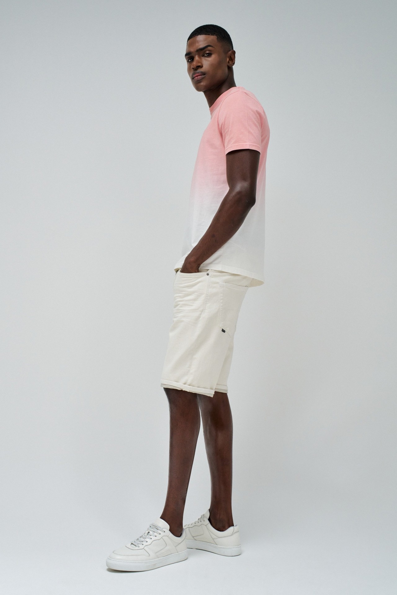 CAMISETA CON EFECTO DEGRADADO