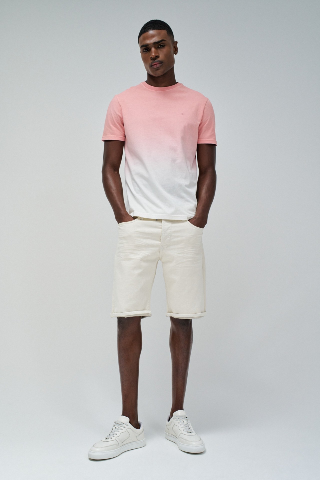 CAMISETA CON EFECTO DEGRADADO