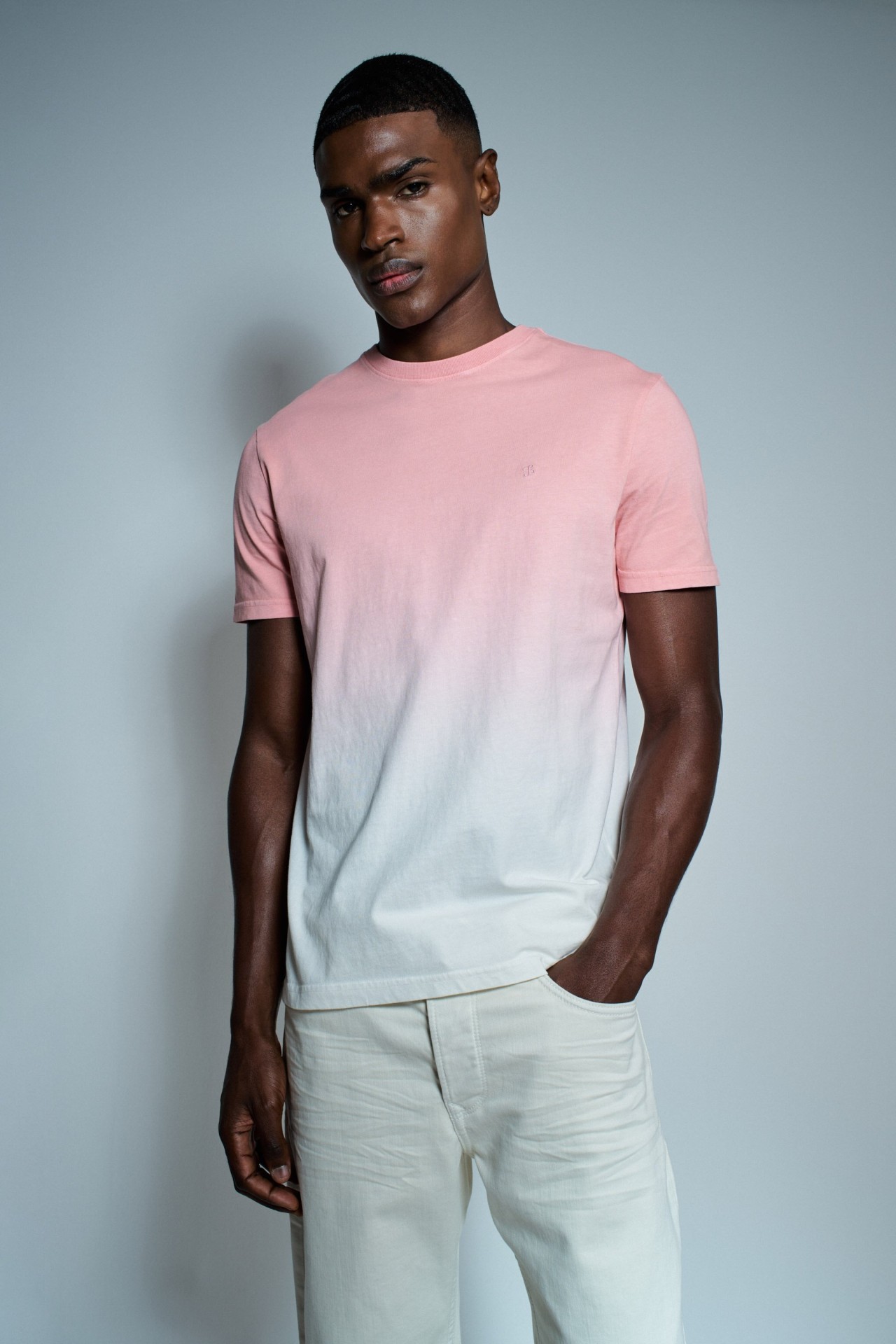 CAMISETA CON EFECTO DEGRADADO