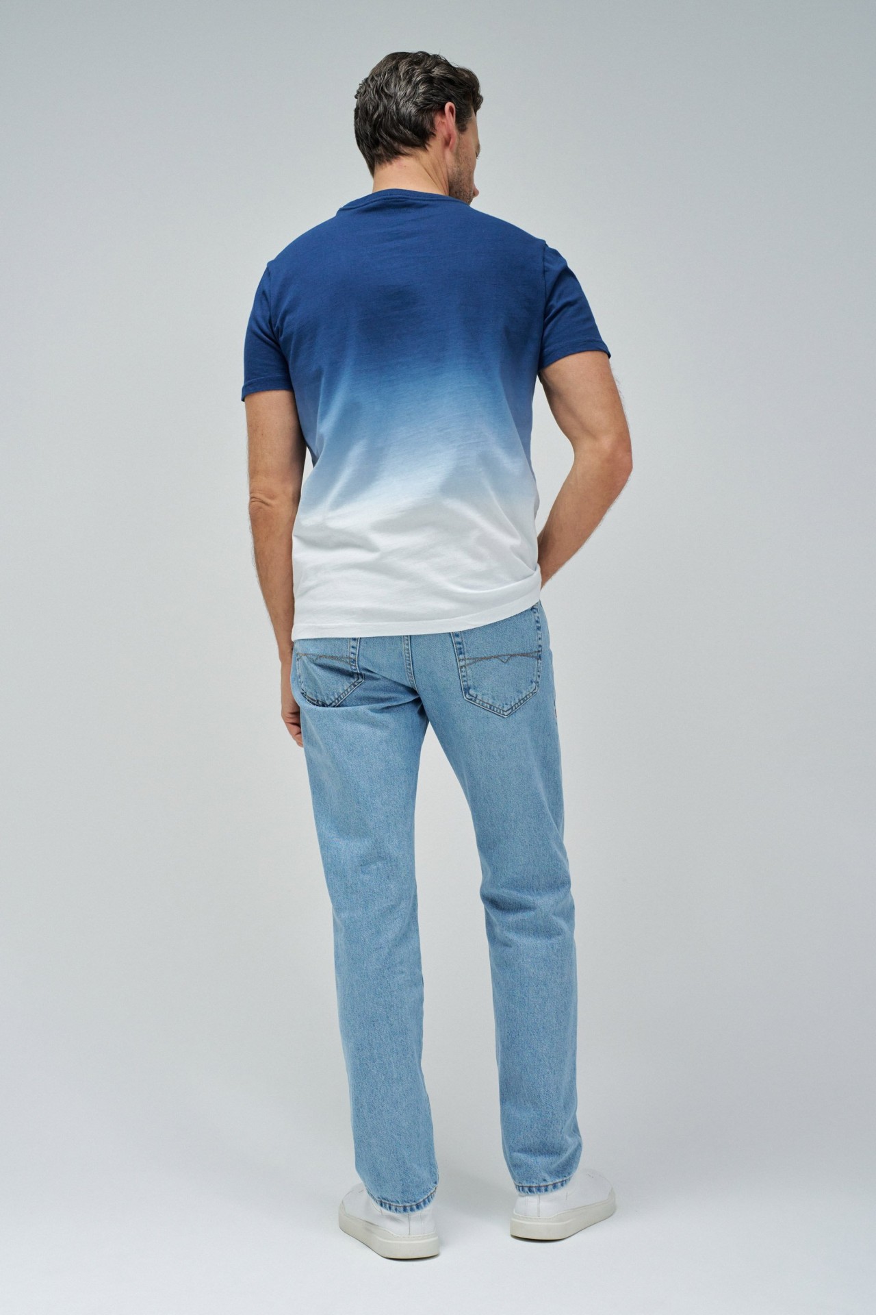 CAMISETA CON EFECTO DEGRADADO