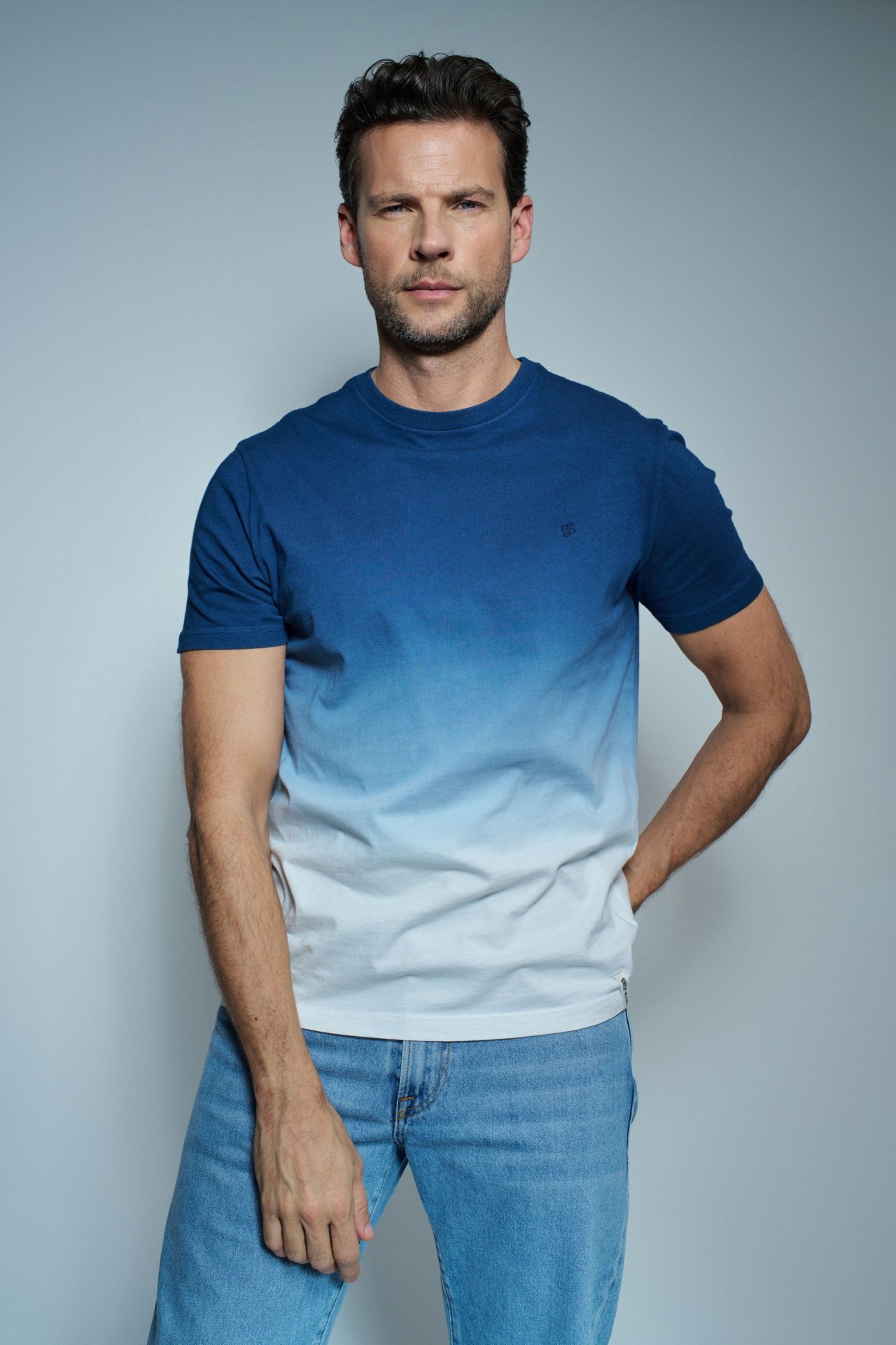 CAMISETA CON EFECTO DEGRADADO