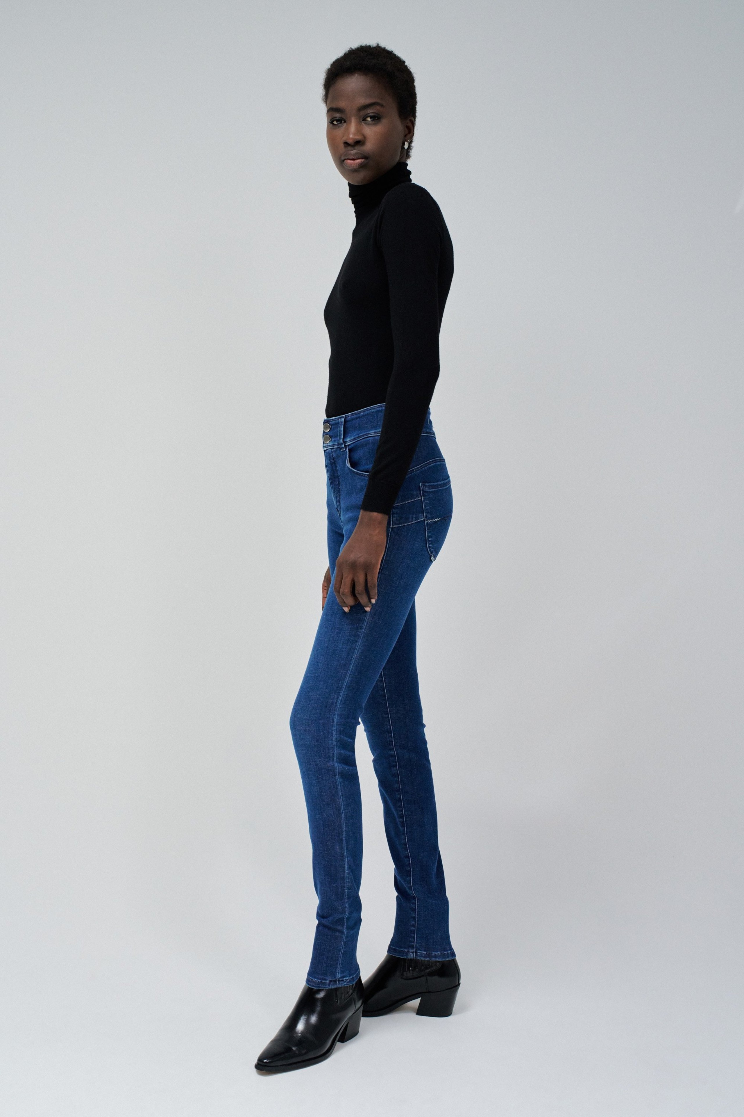 JEANS SECRET PUSH IN SKINNY COM DETALHES