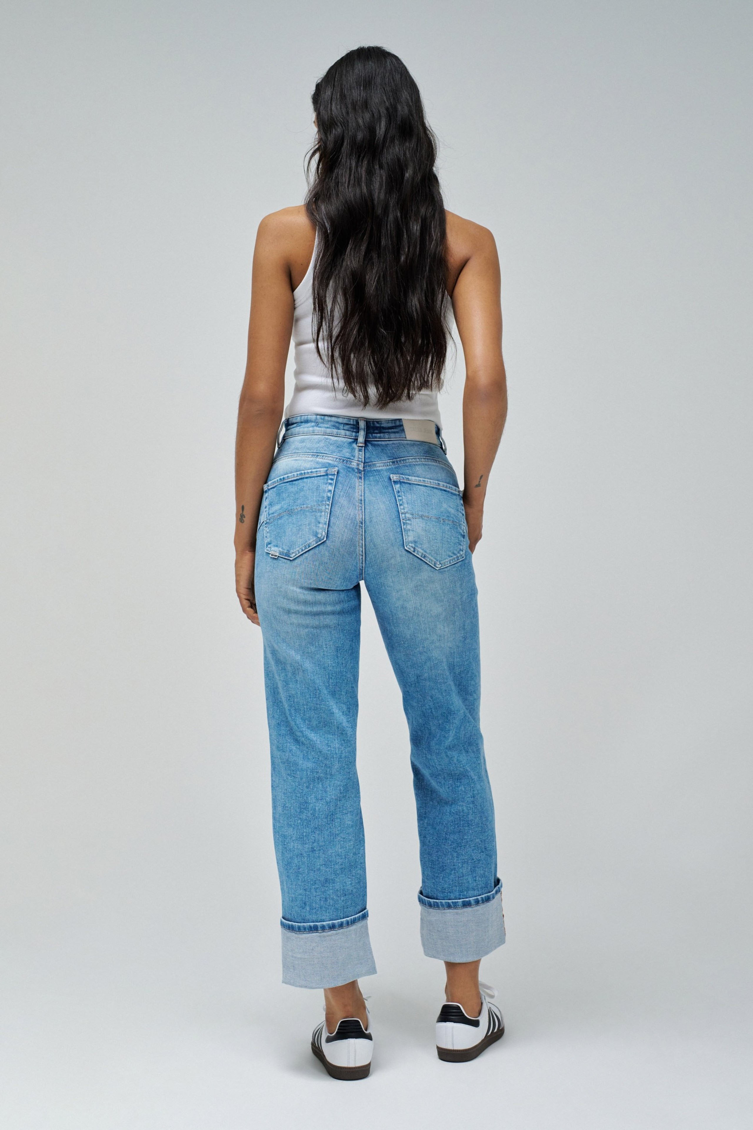 FAITH PUSH IN STRAIGHT JEANS