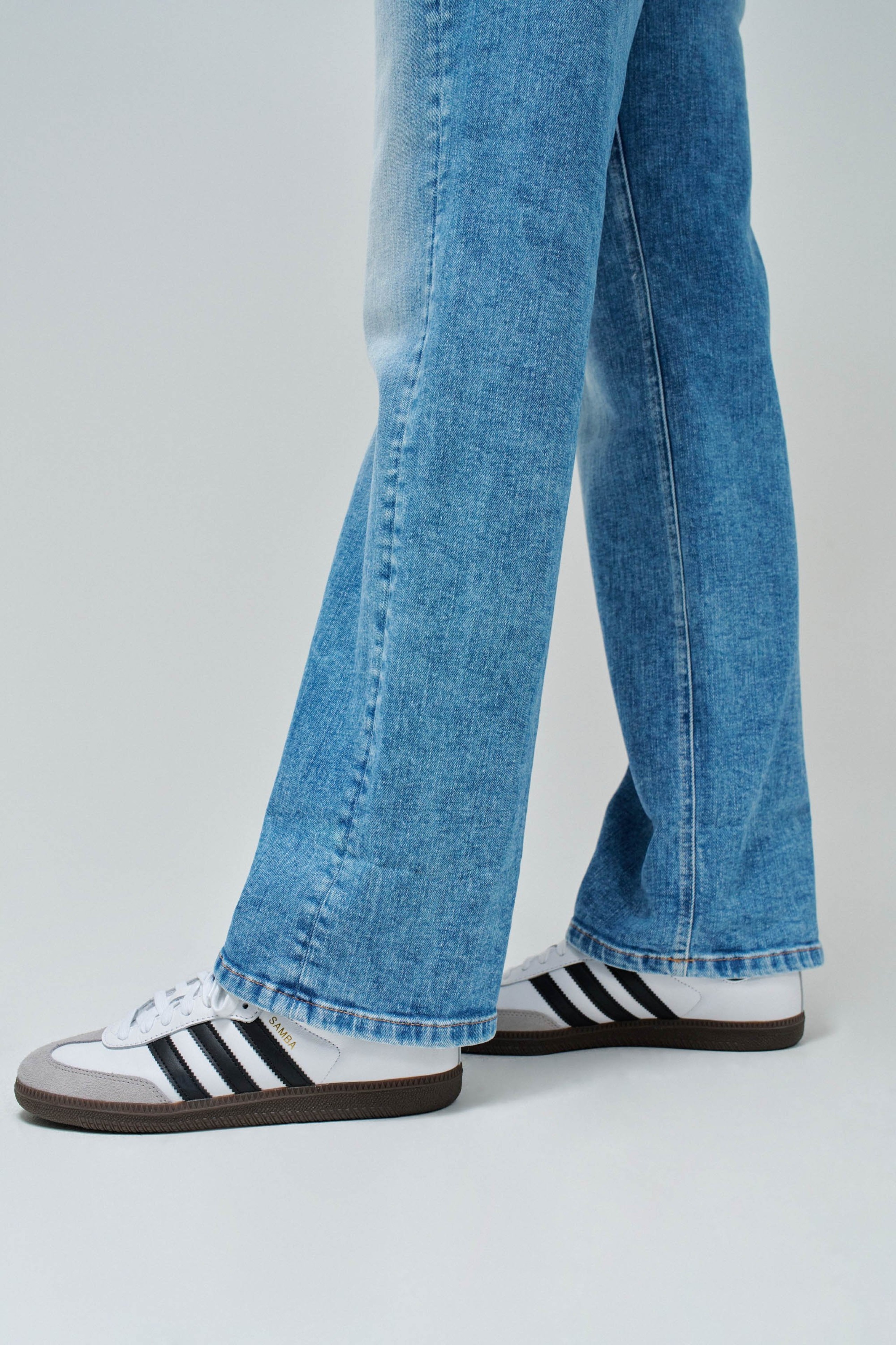 FAITH PUSH IN STRAIGHT JEANS