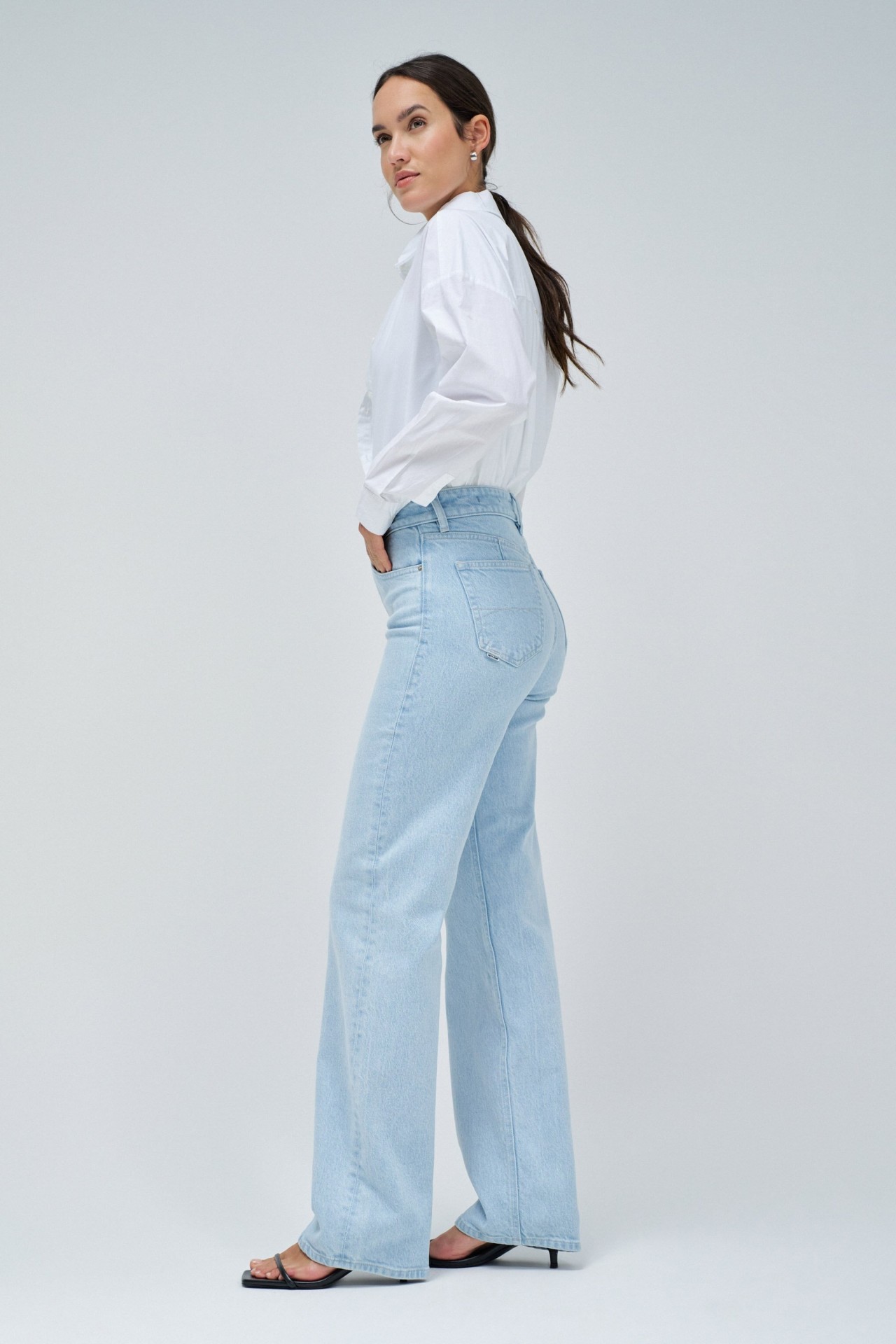 TRUE STRAIGHT JEANS